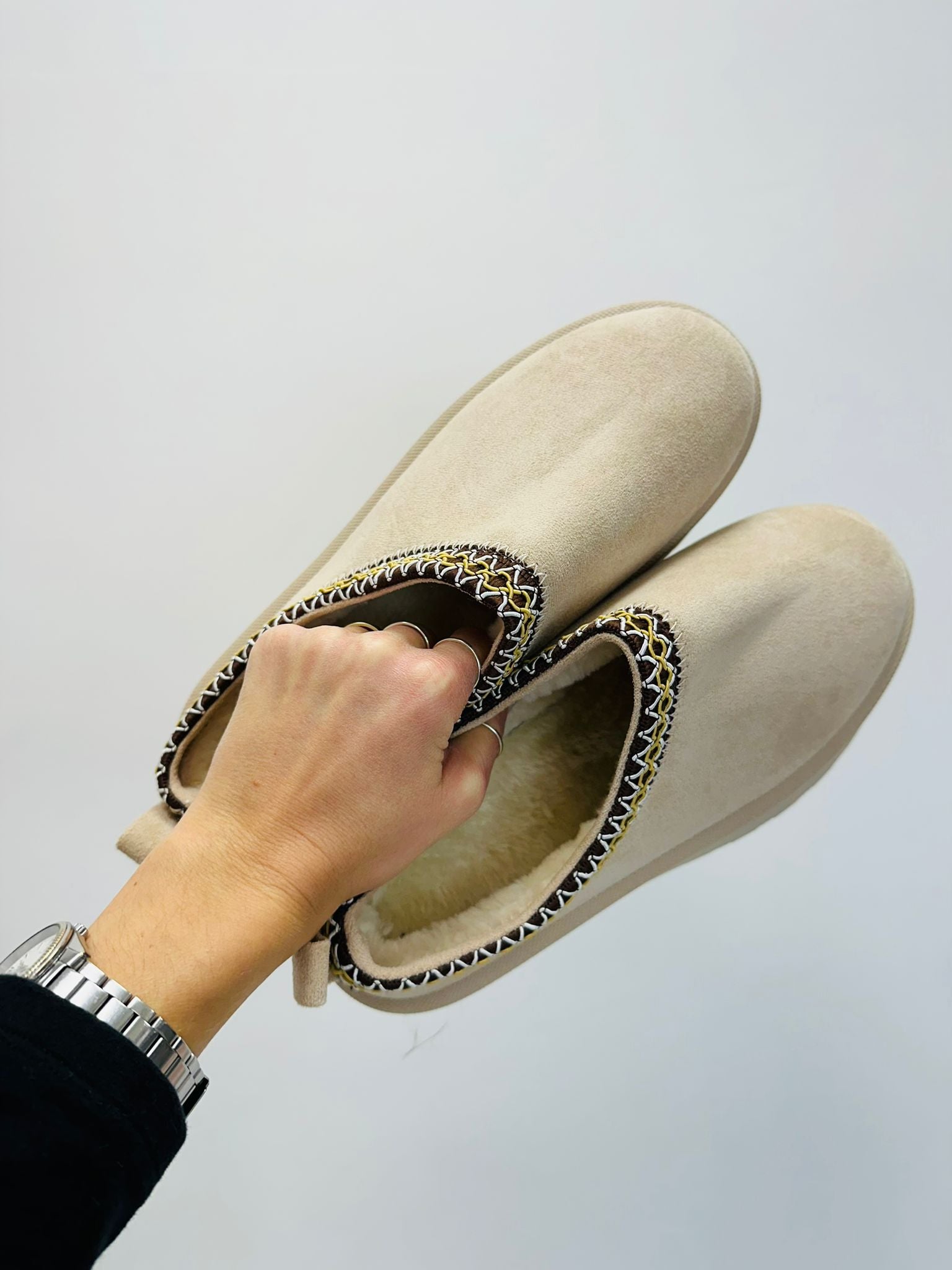 Slippers con pellicci e plateau - Beige