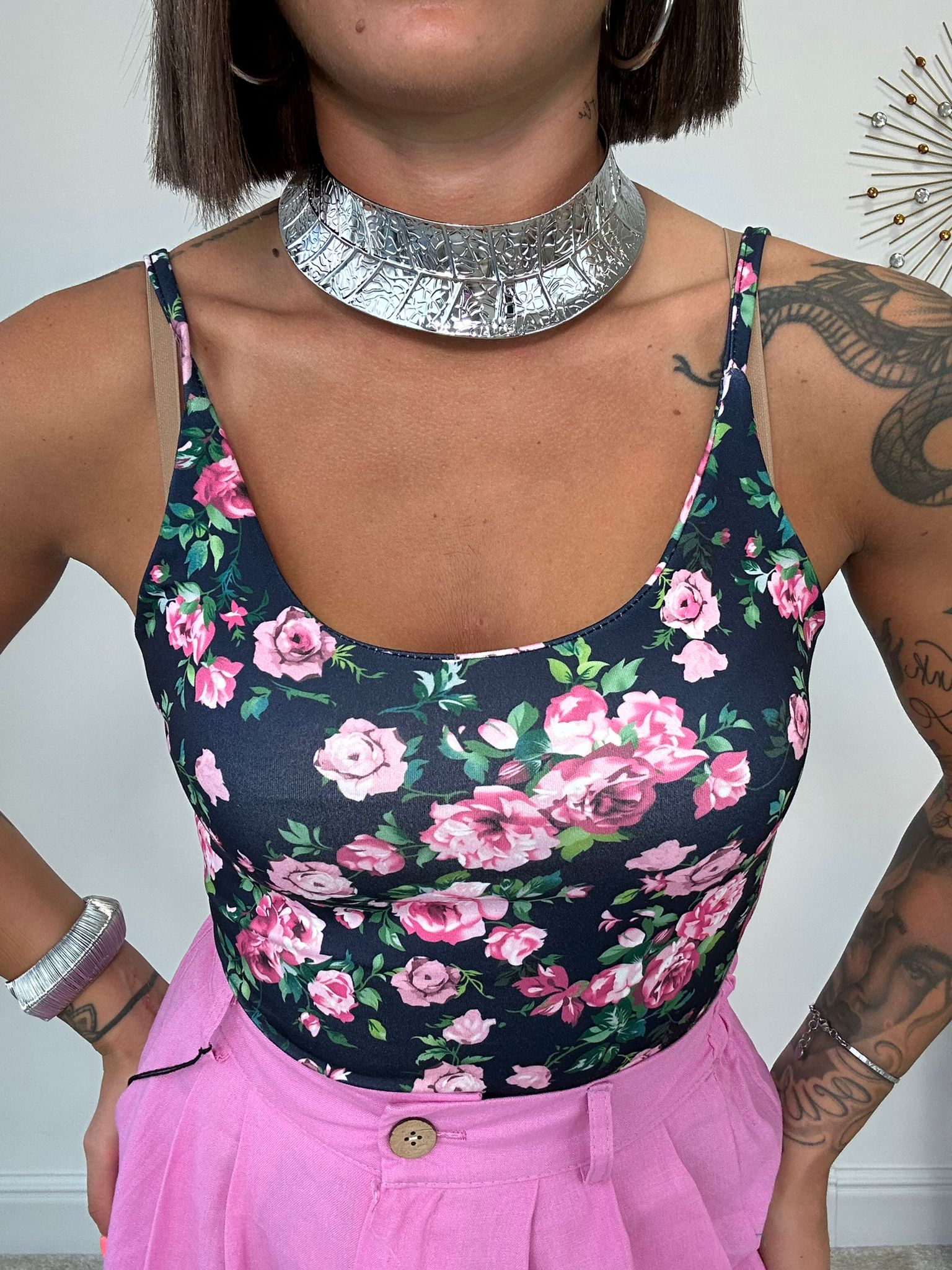Body Sara - Fondo Blu Fiori Rosa
