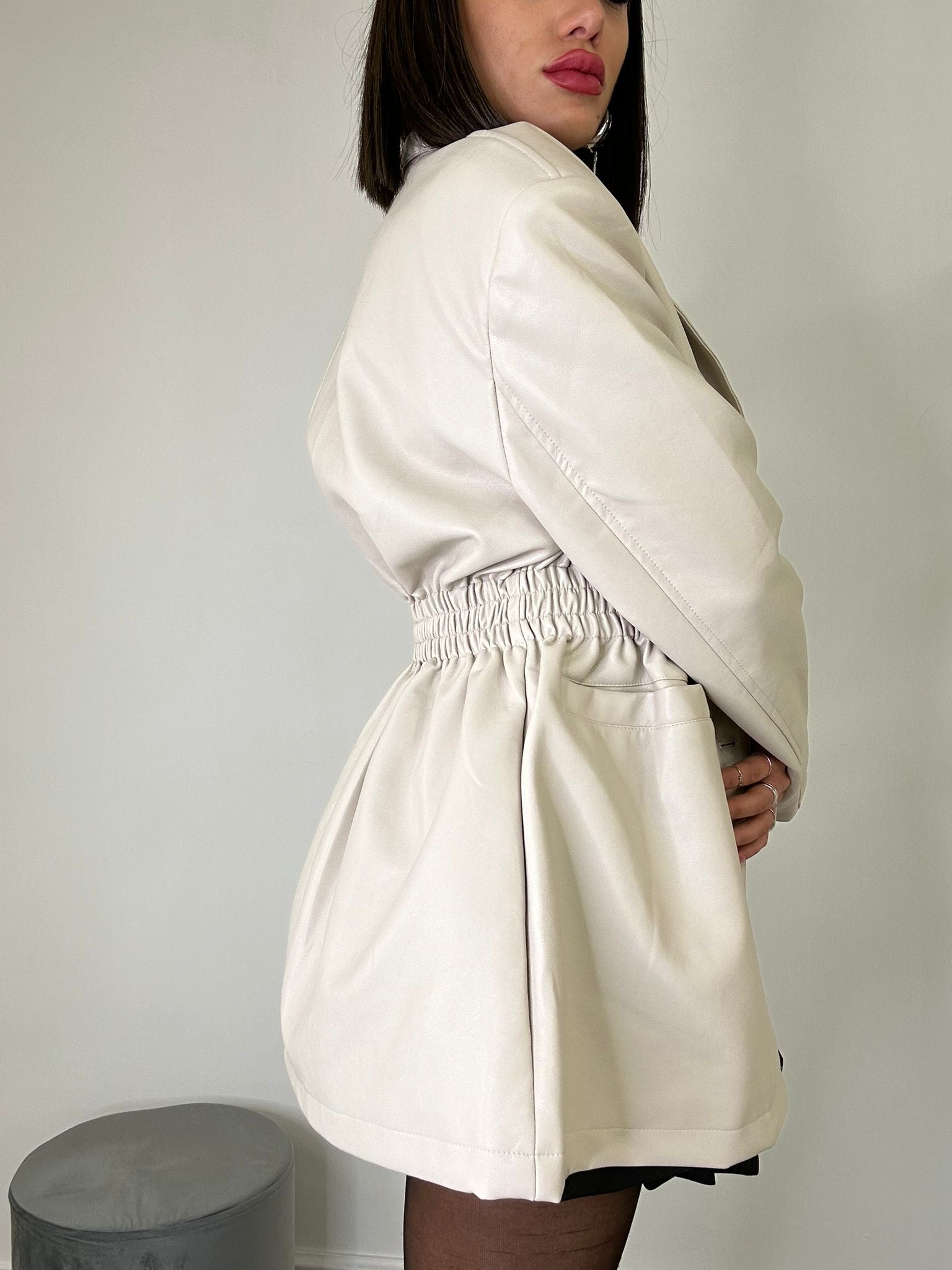 Veste en cuir écologique à taille élastique - Beige