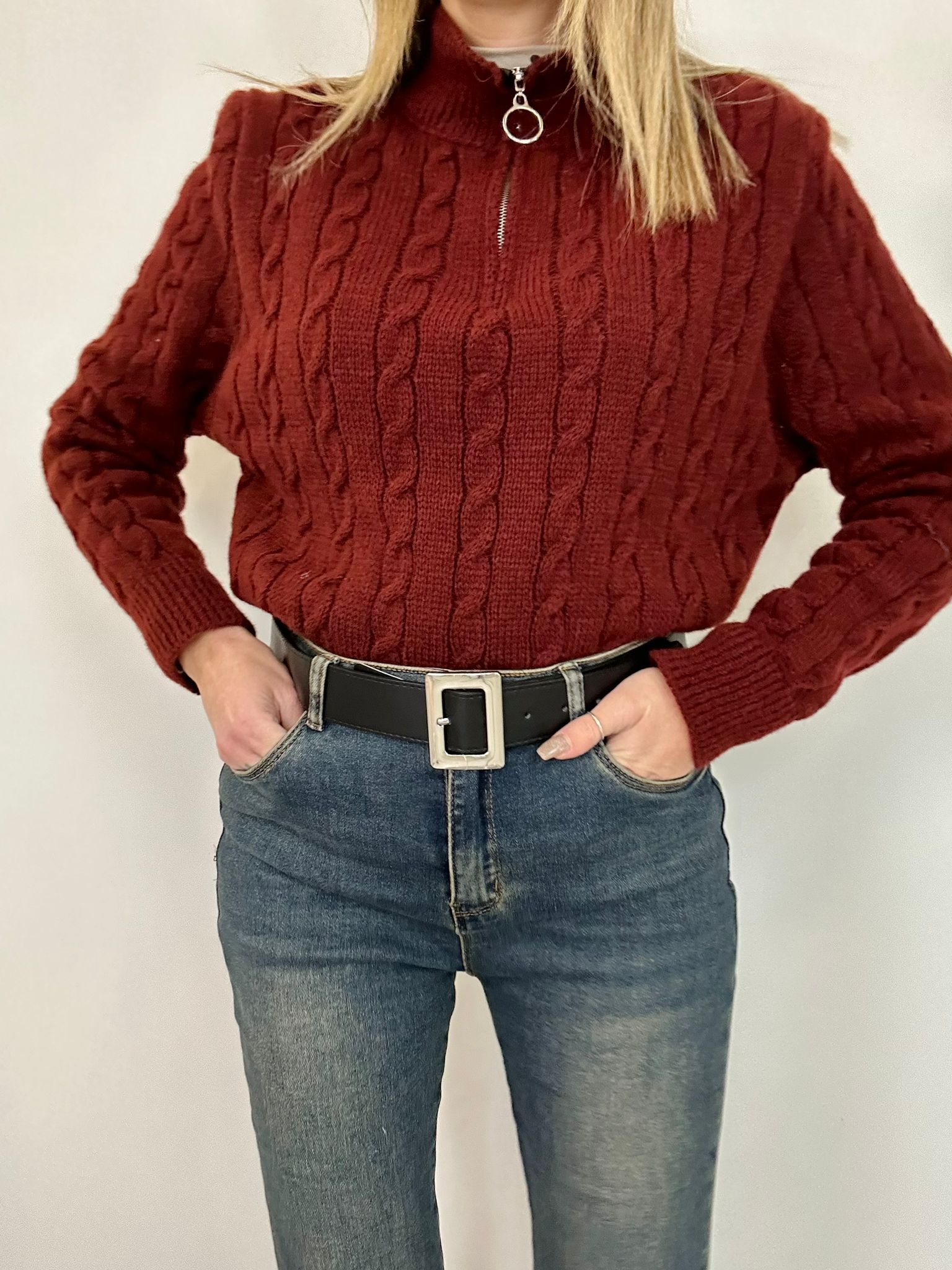 Ceinture noire avec boucle argentée