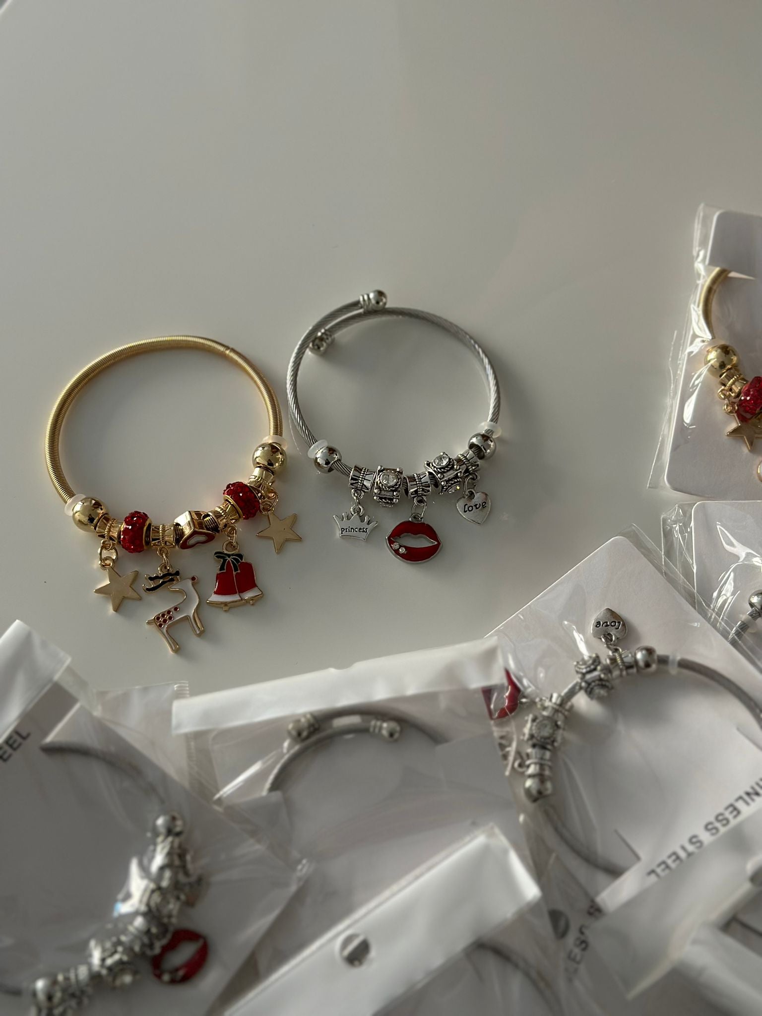 Bracciali con ciondoli - Vari Colori