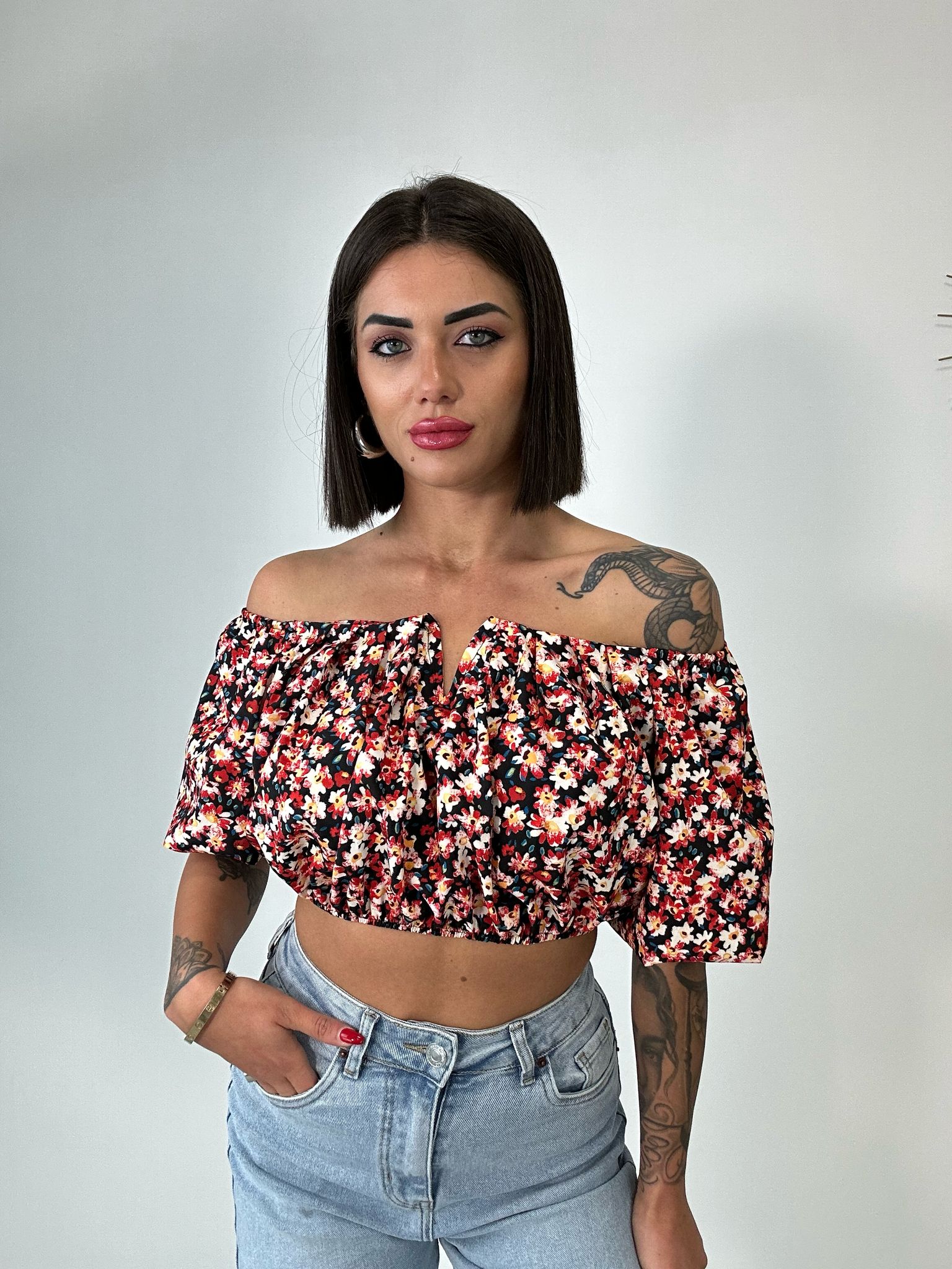Top Crop - Floreale Fondo Nero