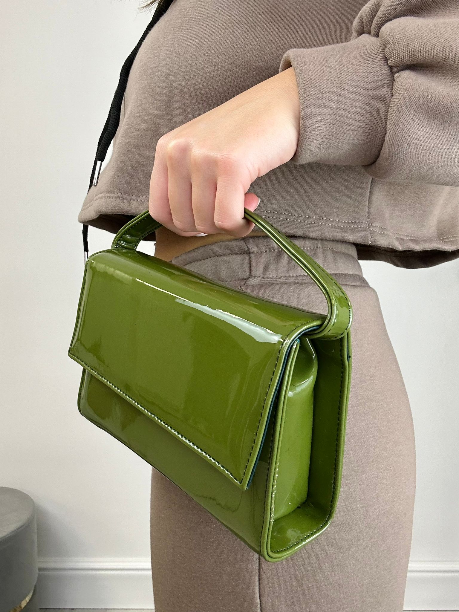 Sac Jessica en cuir verni avec pendentif - Vert