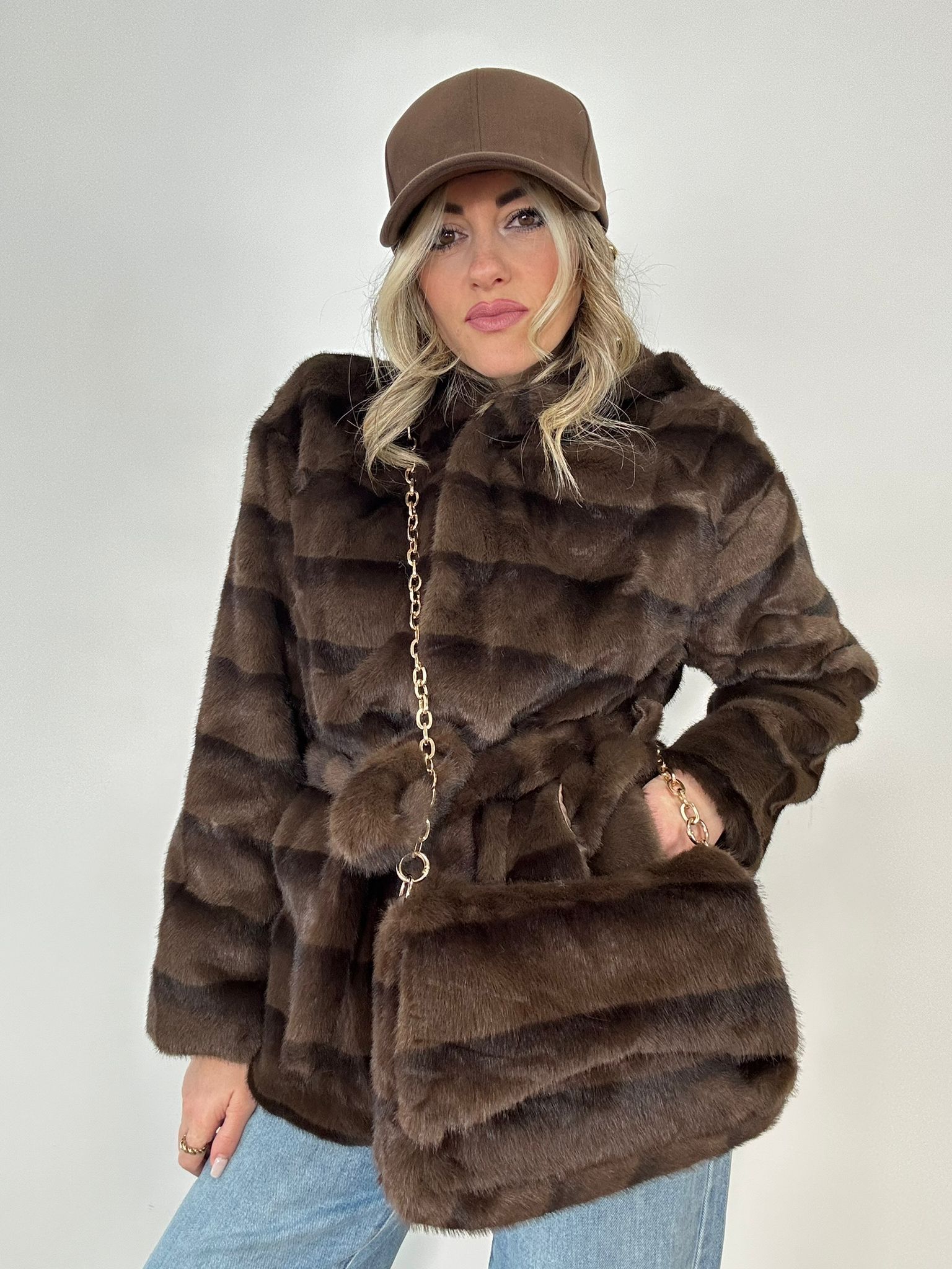 Cappotto in ecopelliccia PJ8215 - Marrone