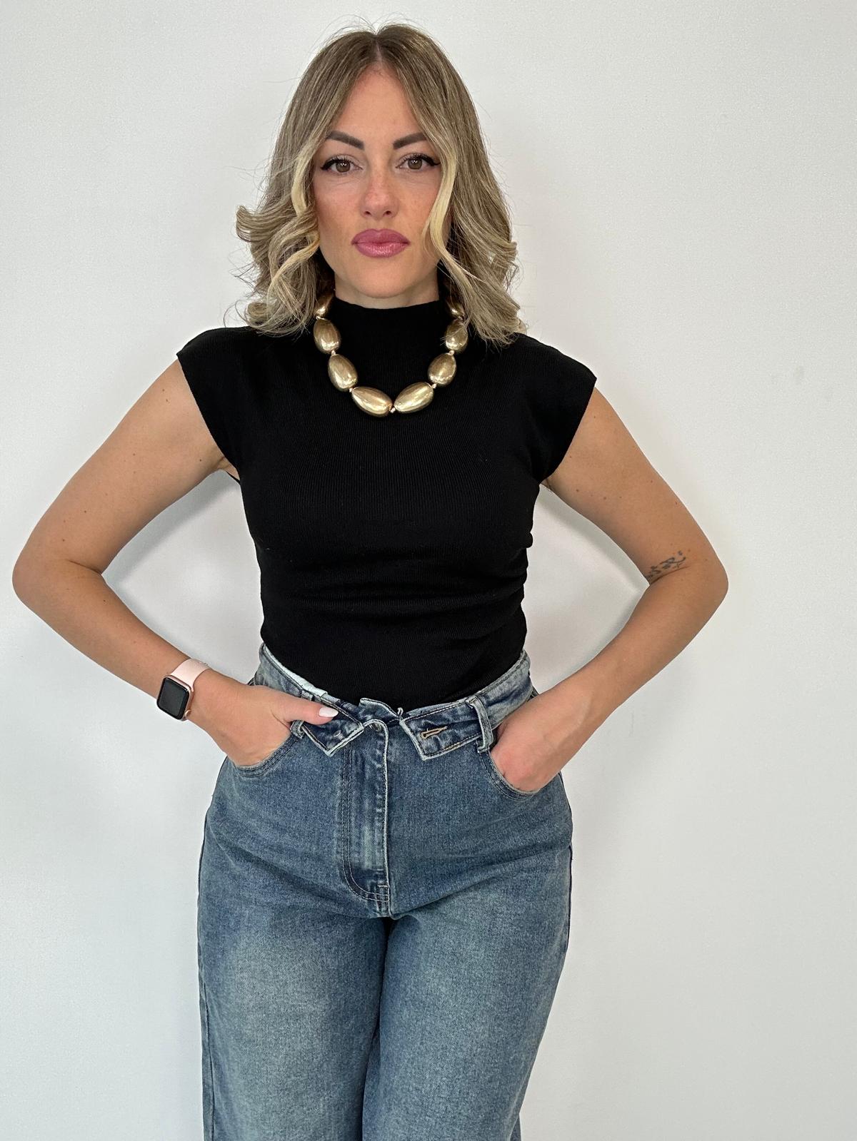 Maglia con taglio asimmetrico - Nero
