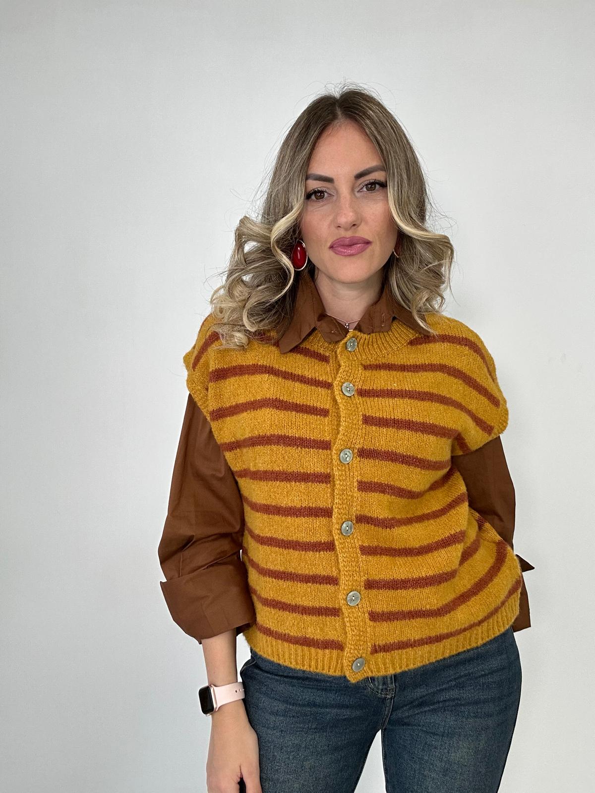 Gilet con bottoni 2796 - Senape