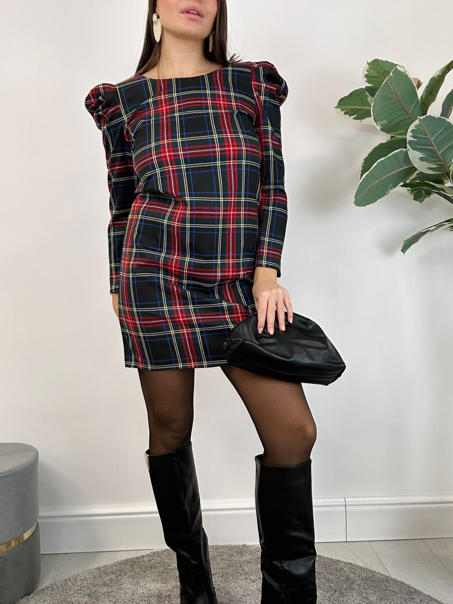Kleid mit Schottenkaro und Puffschultern – Schwarz