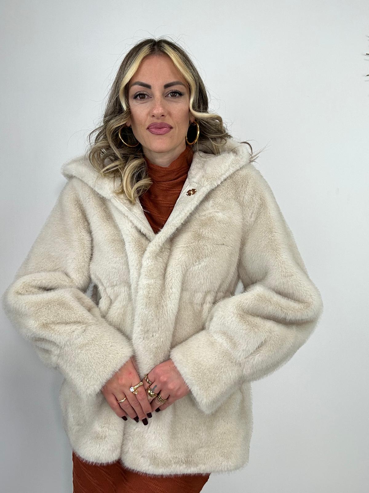 Cappotto in Eco pelliccia PJ8017 - Beige
