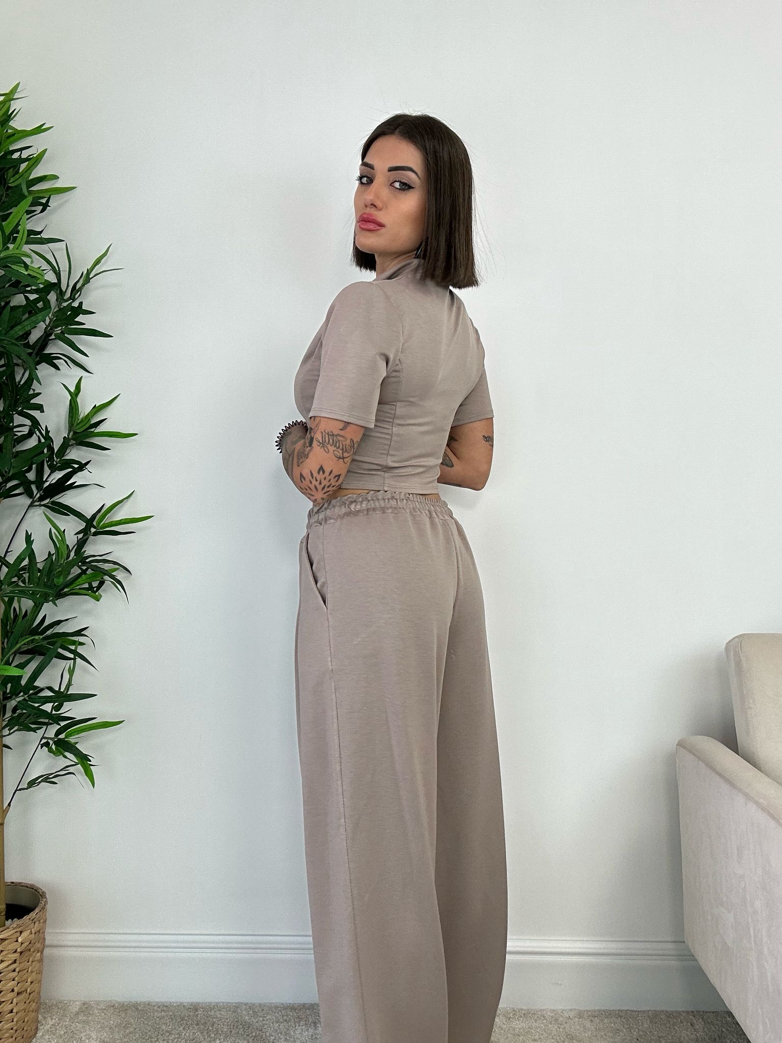 Coordinato di tuta Brenda (Felpa Crop + Pantalone) Fango