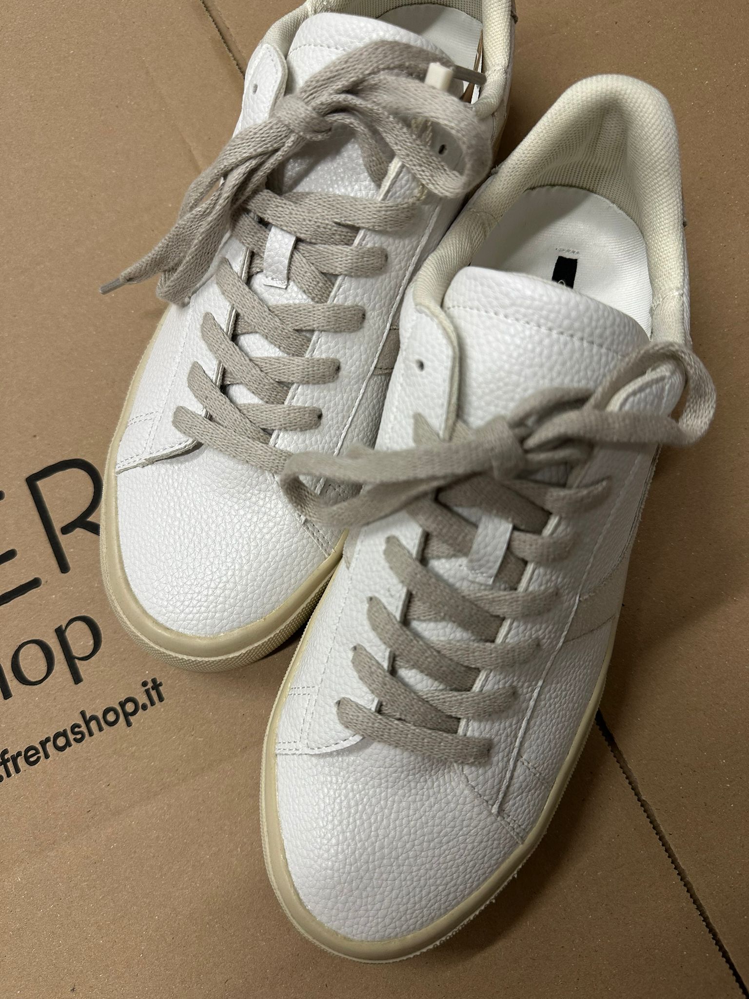 Corina Sneakers - Weiß und Beige