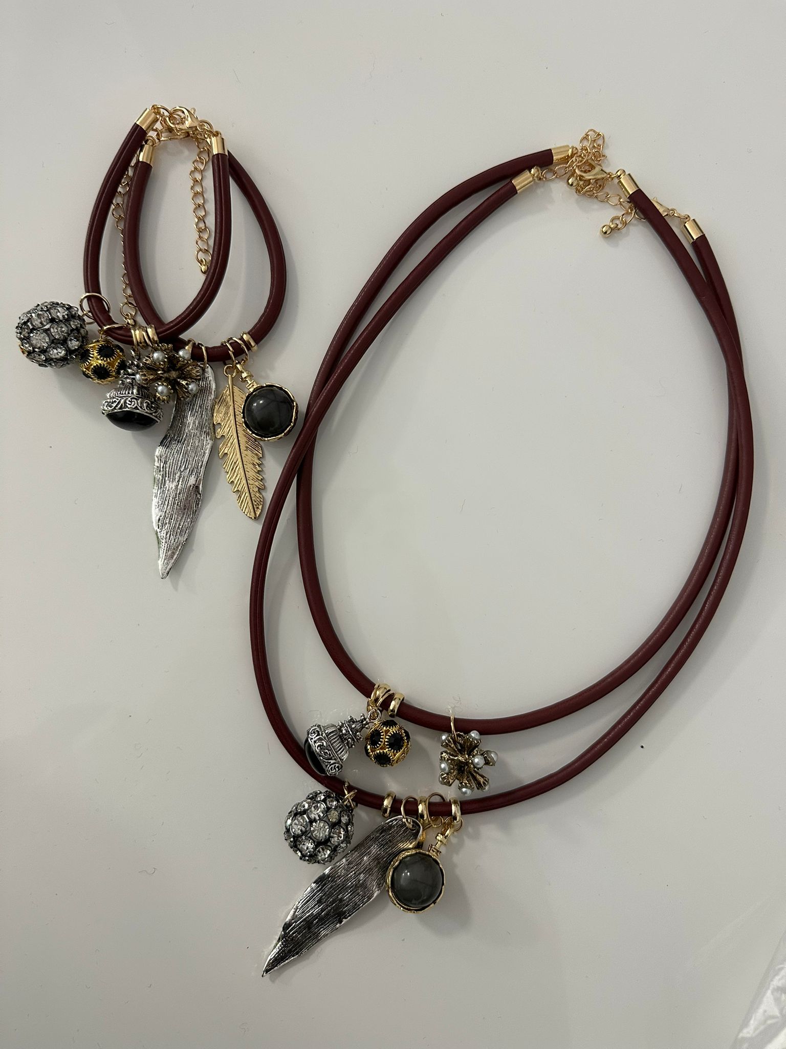 Bracciale doppio filo Bordeaux con pendenti