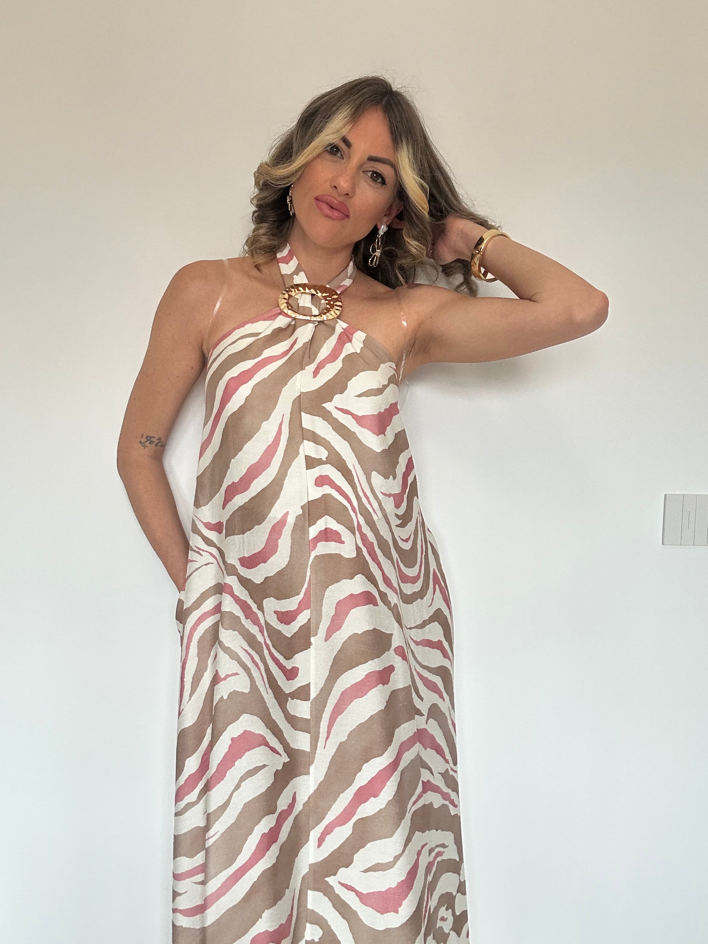 Abito Scollo Halter con dettaglio Oro - Fango e Rosa