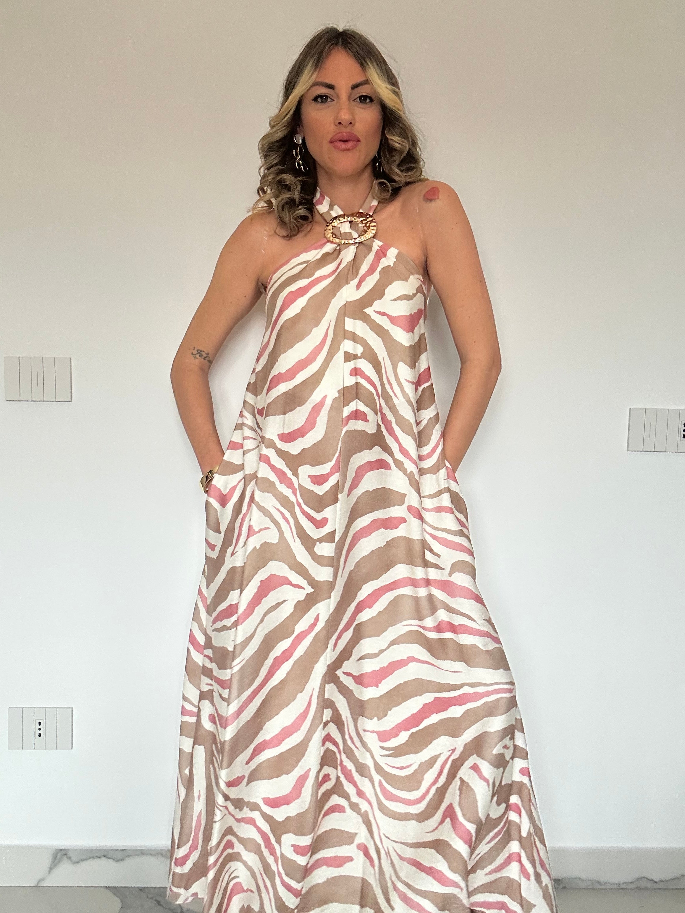 Abito Scollo Halter con dettaglio Oro - Fango e Rosa