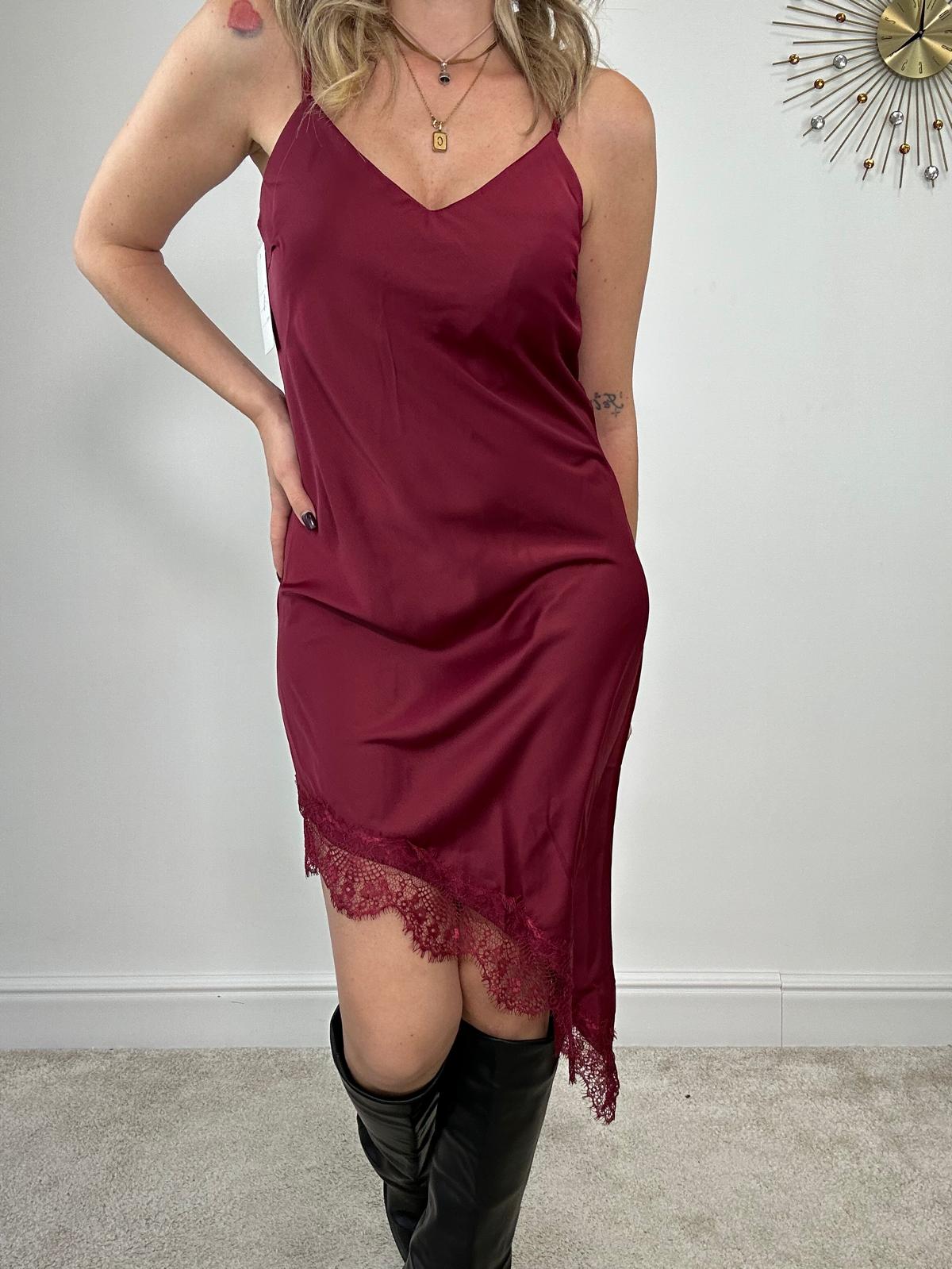 Abito con ricamo in pizzo 7938 - Bordeaux