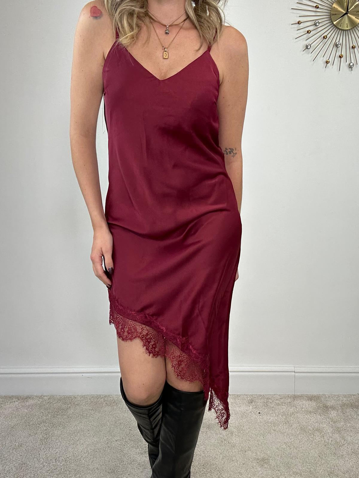 Abito con ricamo in pizzo 7938 - Bordeaux