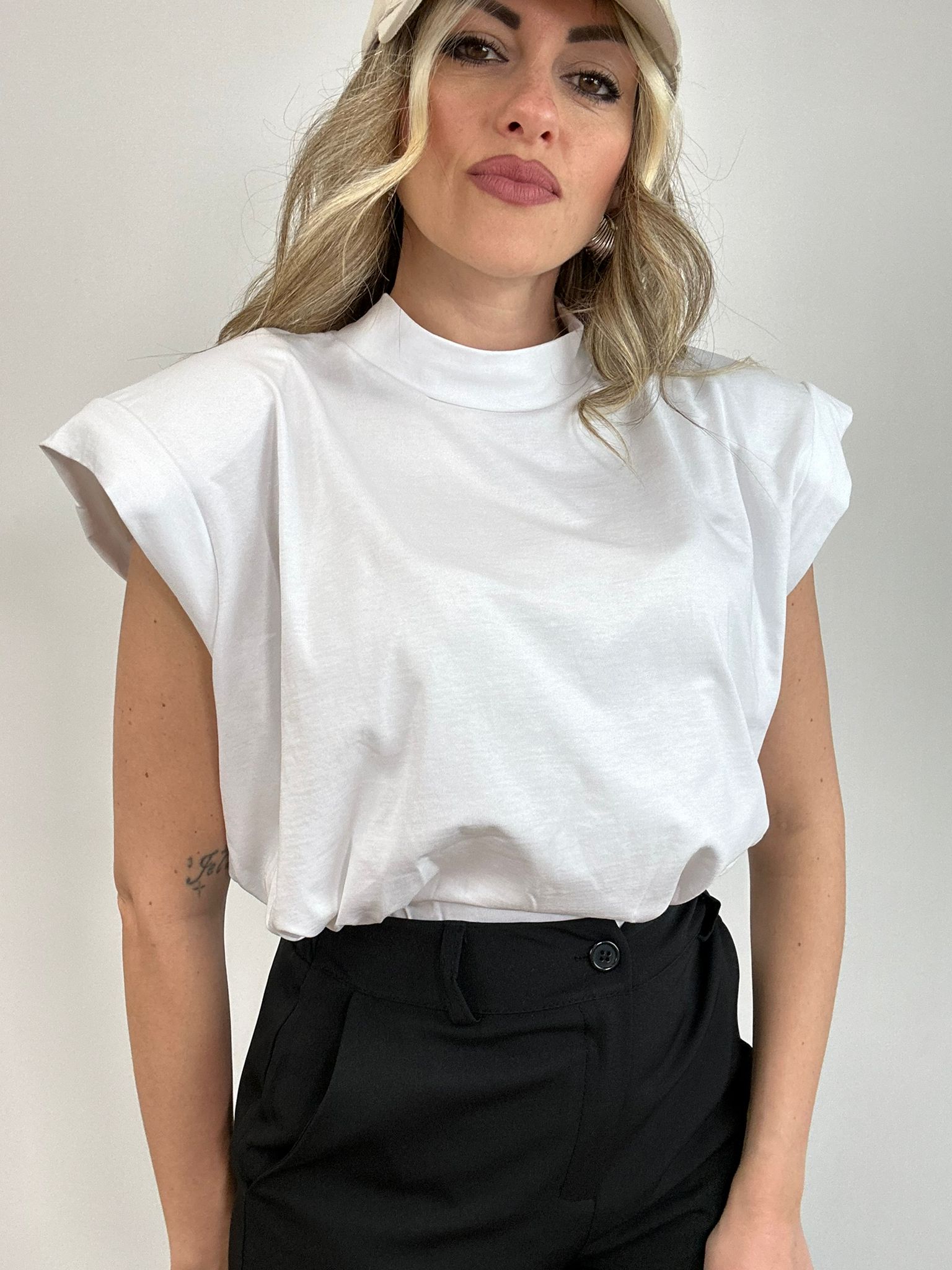 T-shirt 8892 con spalline - Bianco