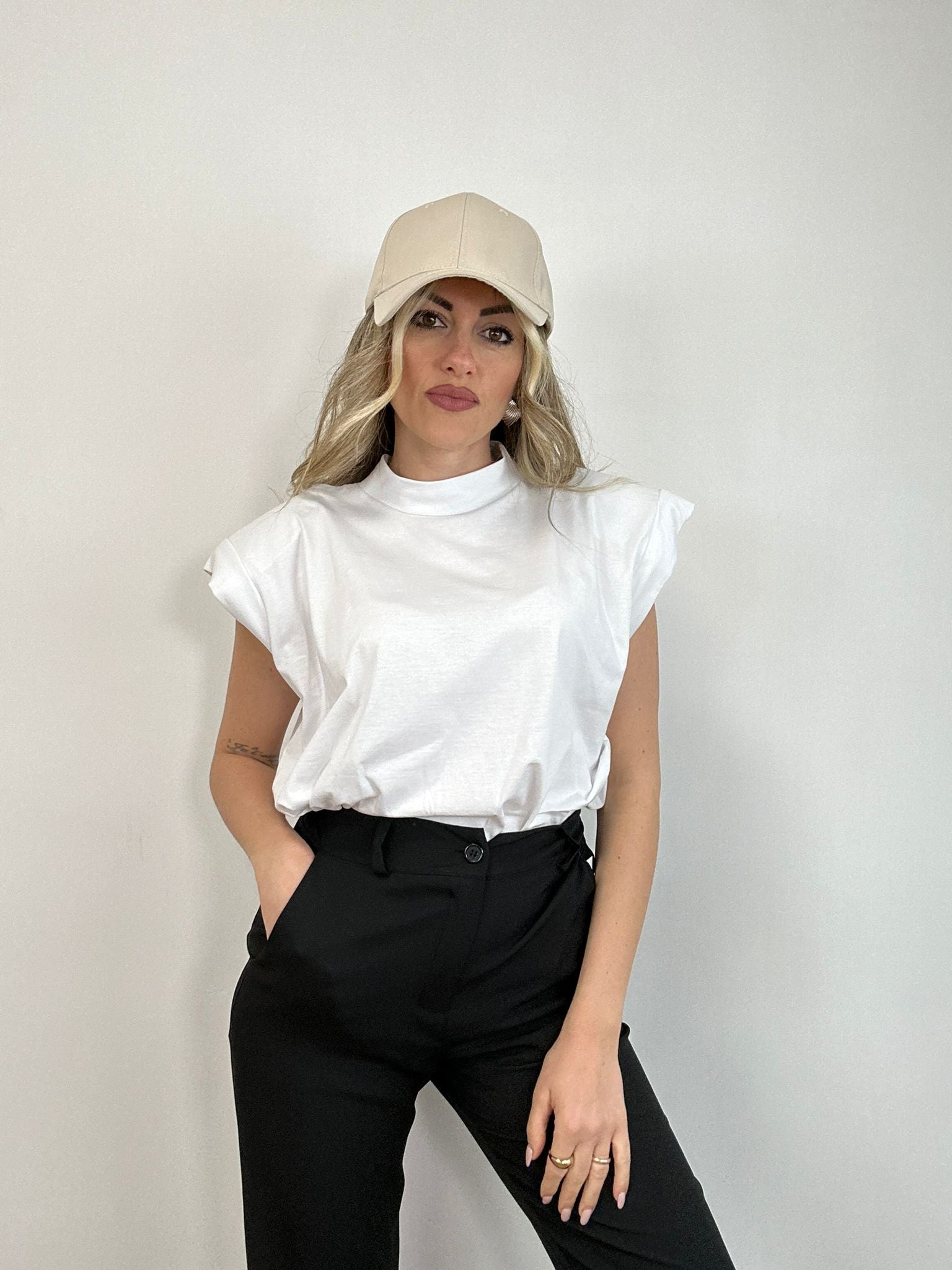 T-shirt 8892 con spalline - Bianco