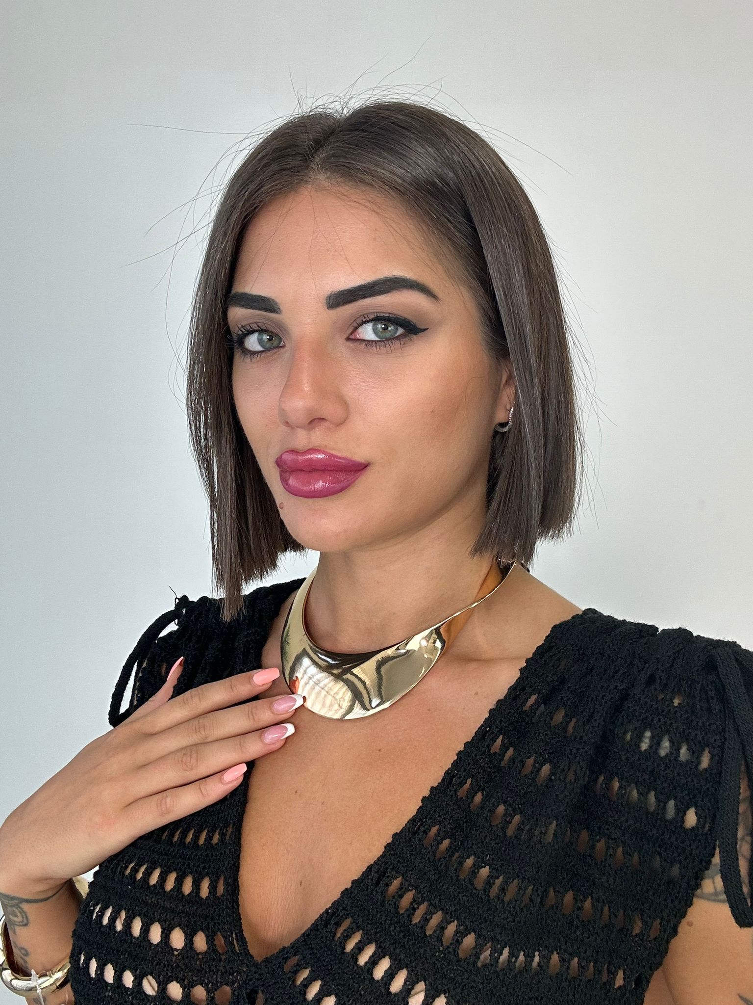 Collana piatta con curva laterale - Oro