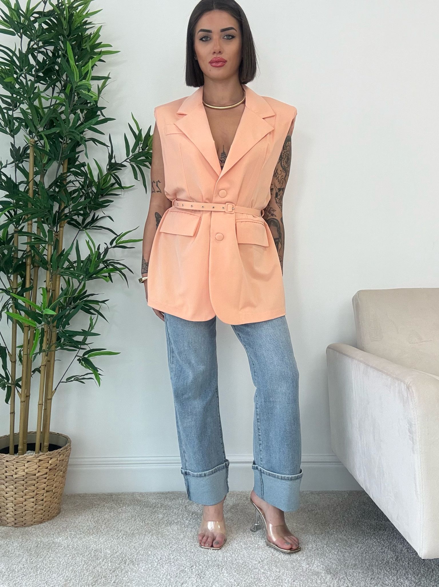 Ärmelloser Blazer mit Gürtel - Pfirsich