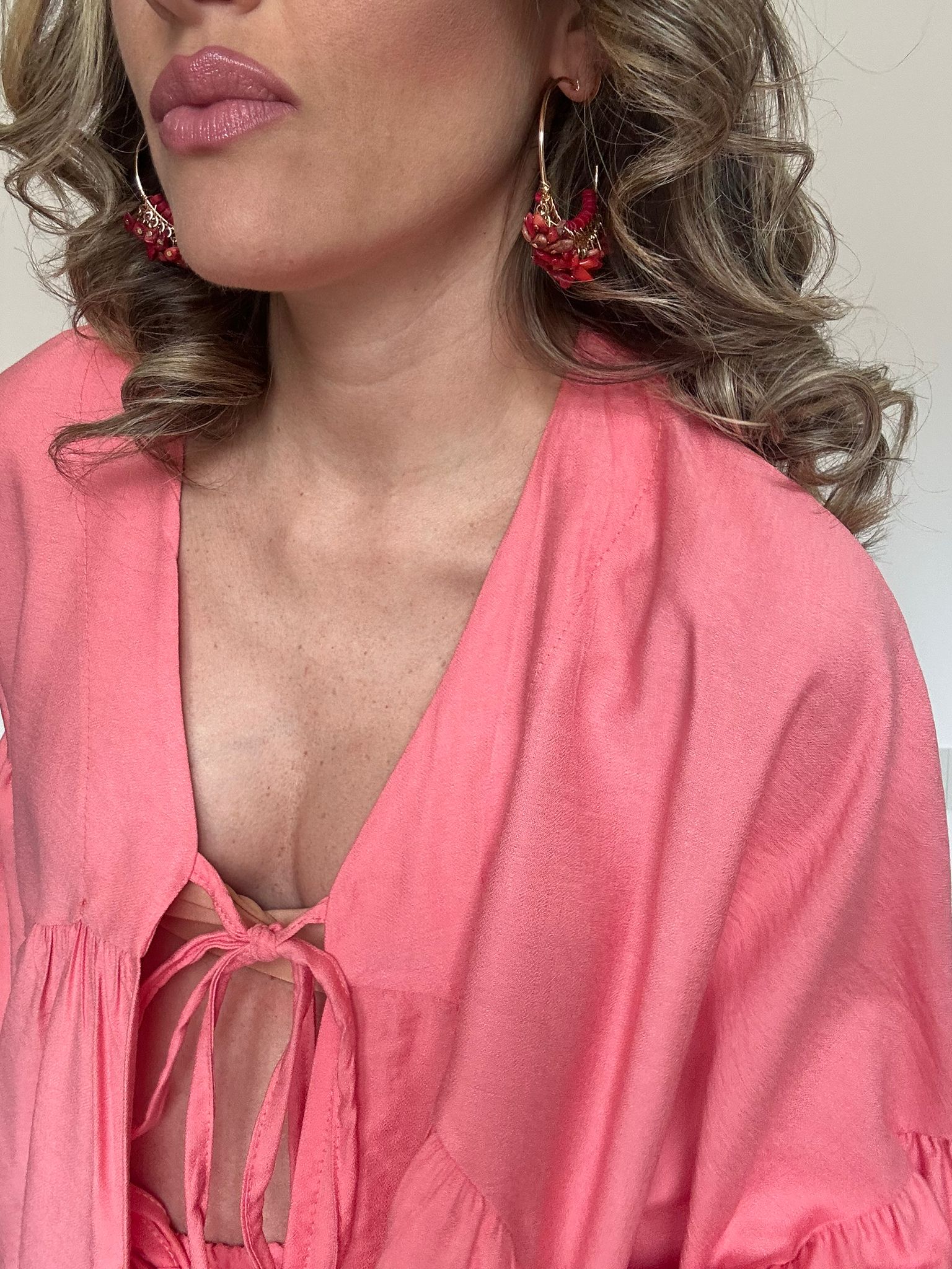 Orecchini semicerchio con pietre rosse
