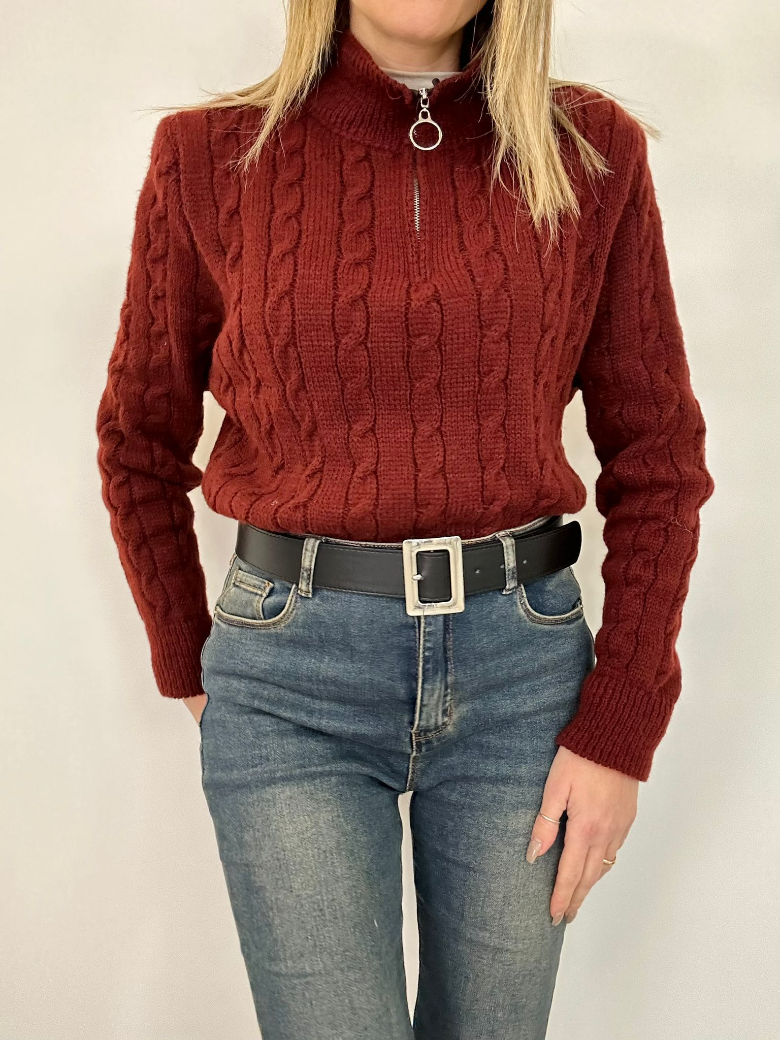 Ceinture noire avec boucle argentée