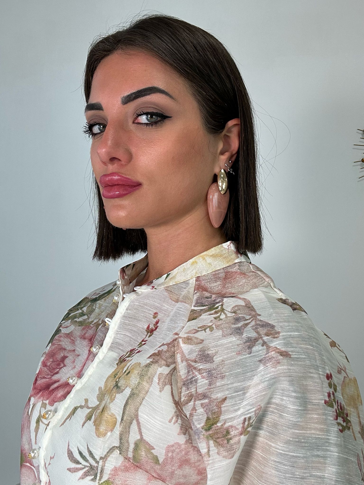 Orecchini con pietra rosa