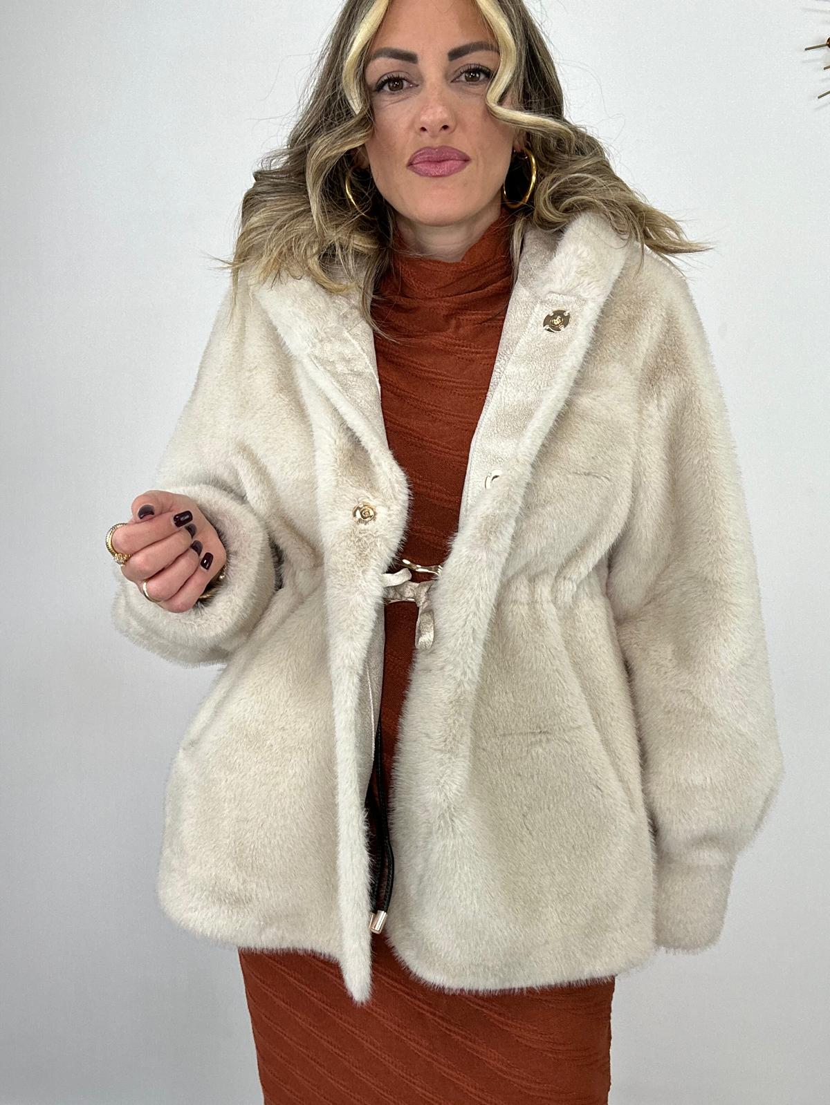 Cappotto in Eco pelliccia PJ8017 - Beige