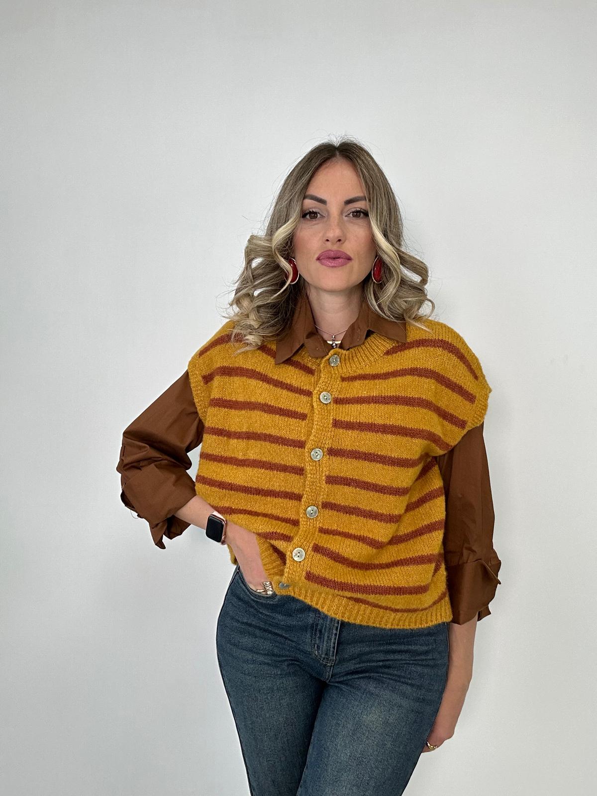 Gilet con bottoni 2796 - Senape