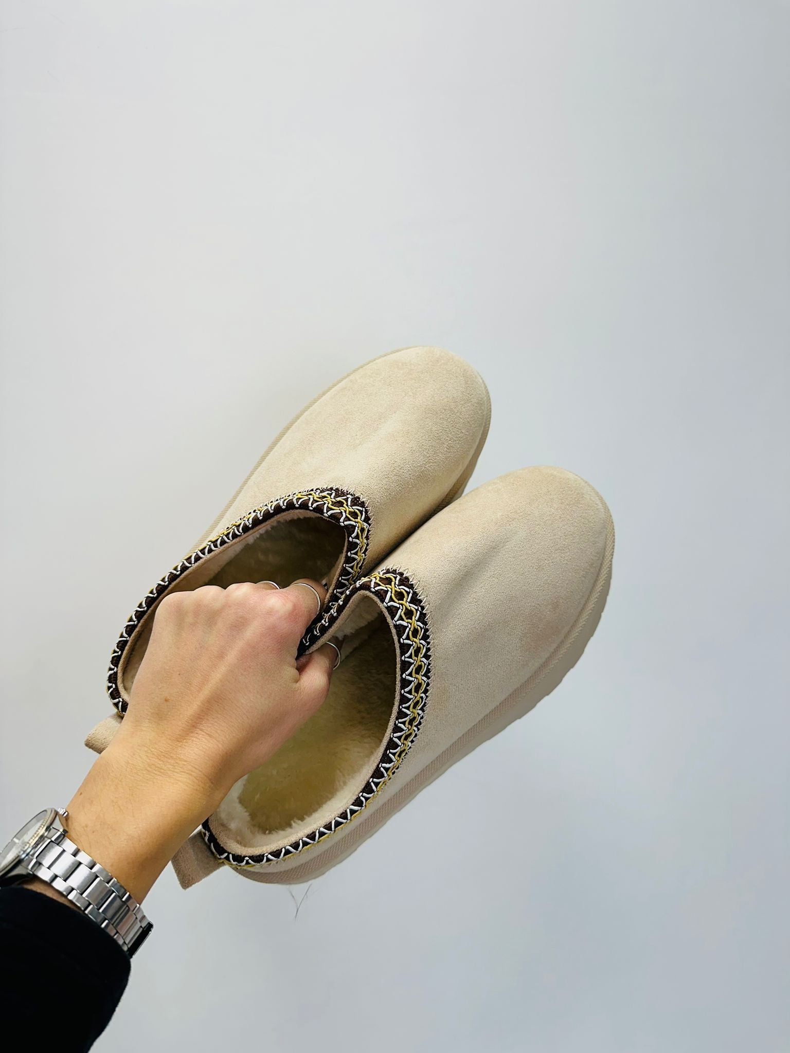 Slippers con pellicci e plateau - Beige