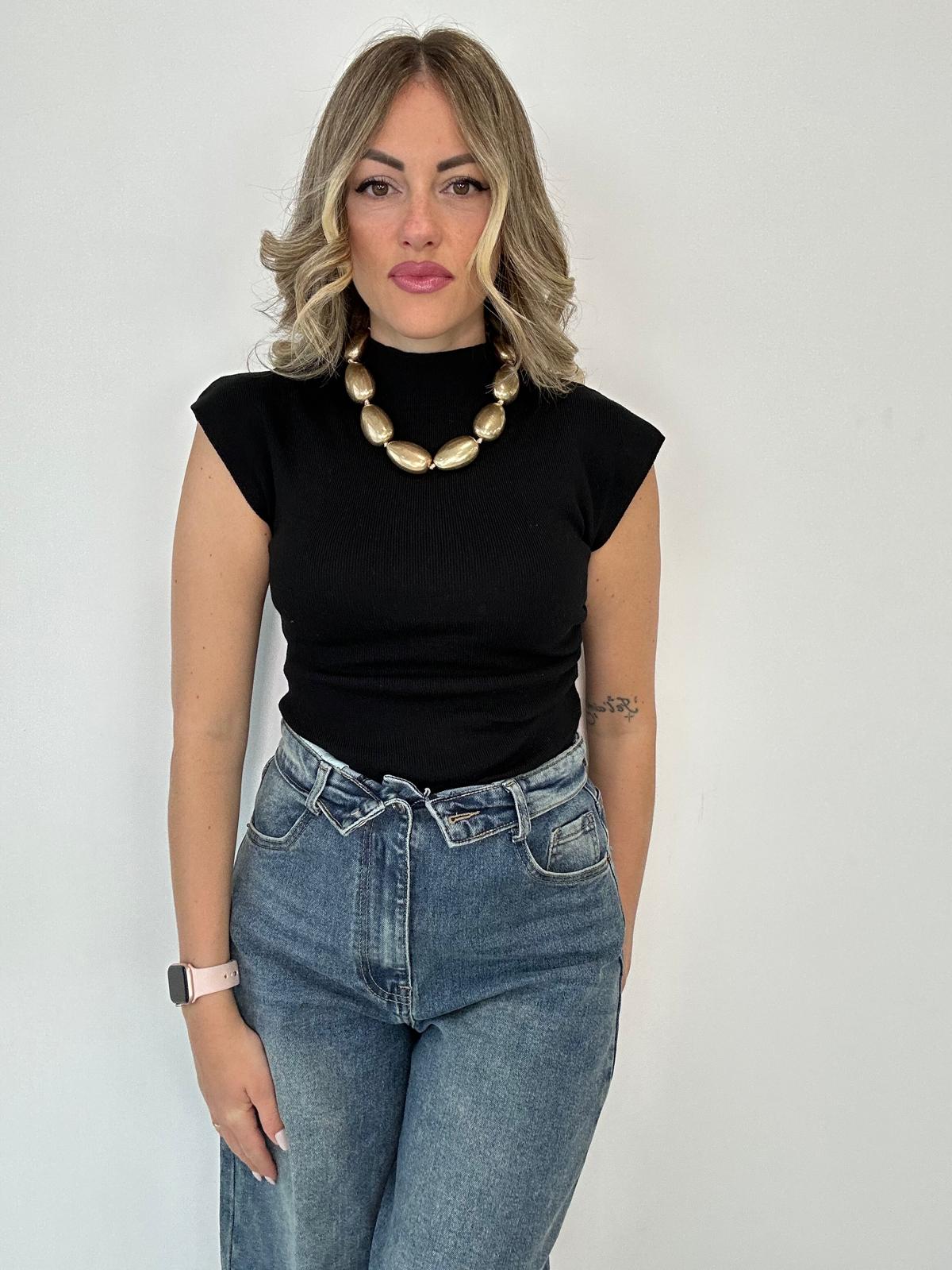 Maglia con taglio asimmetrico - Nero