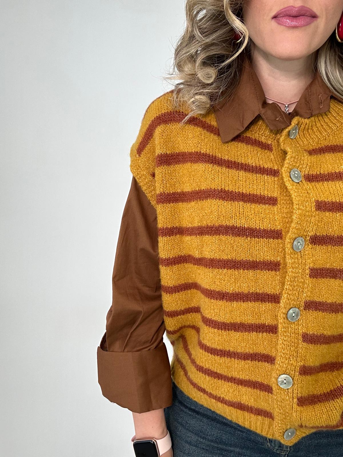 Gilet con bottoni 2796 - Senape