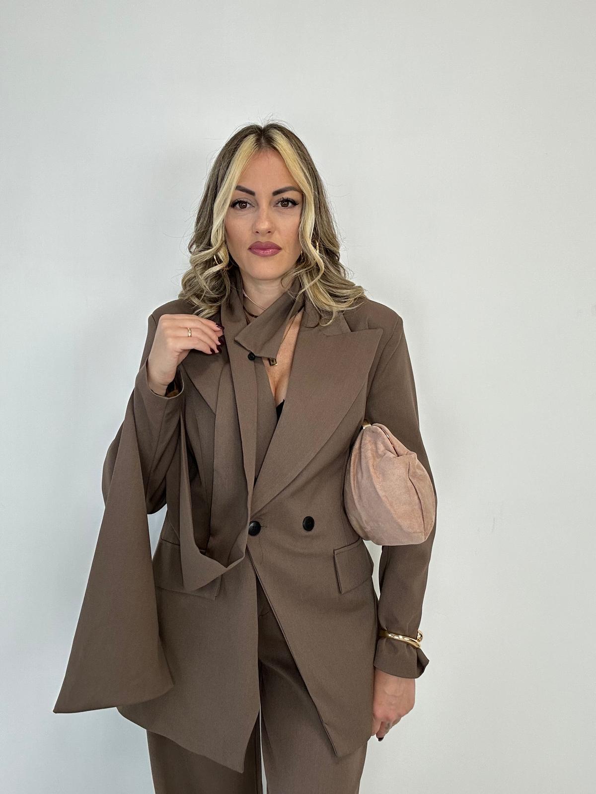 Tailleur 2612 (Blazer con foulard + Pantalone) Fango