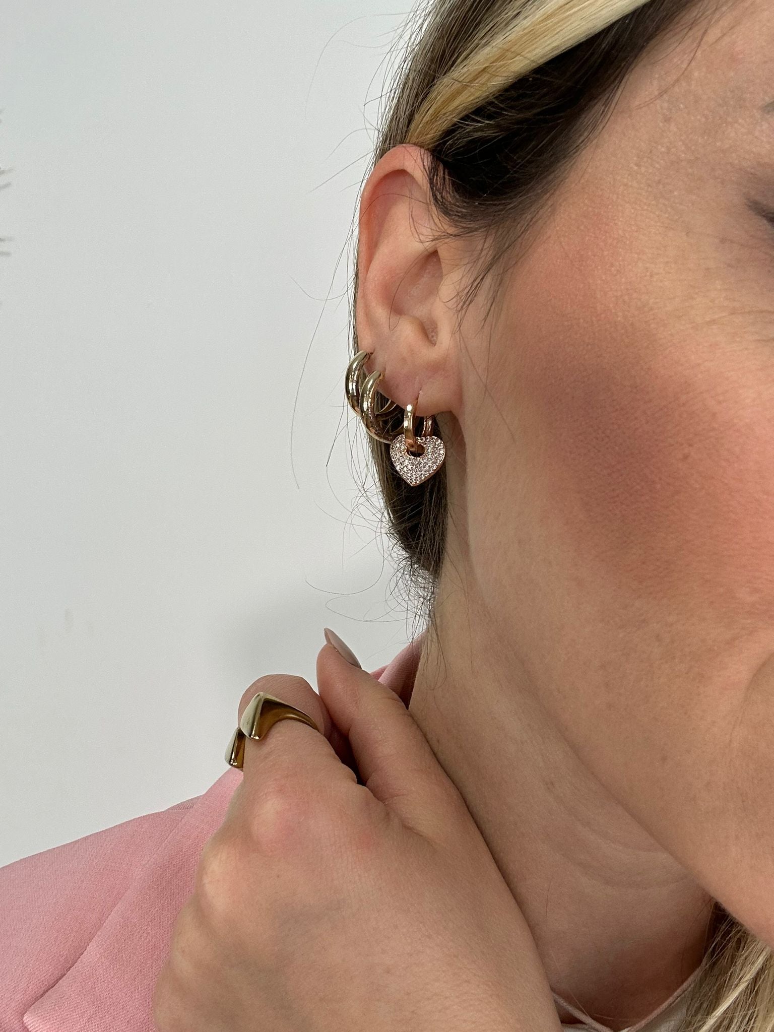 Orecchini con cuore pendente e strass - Rose Gold