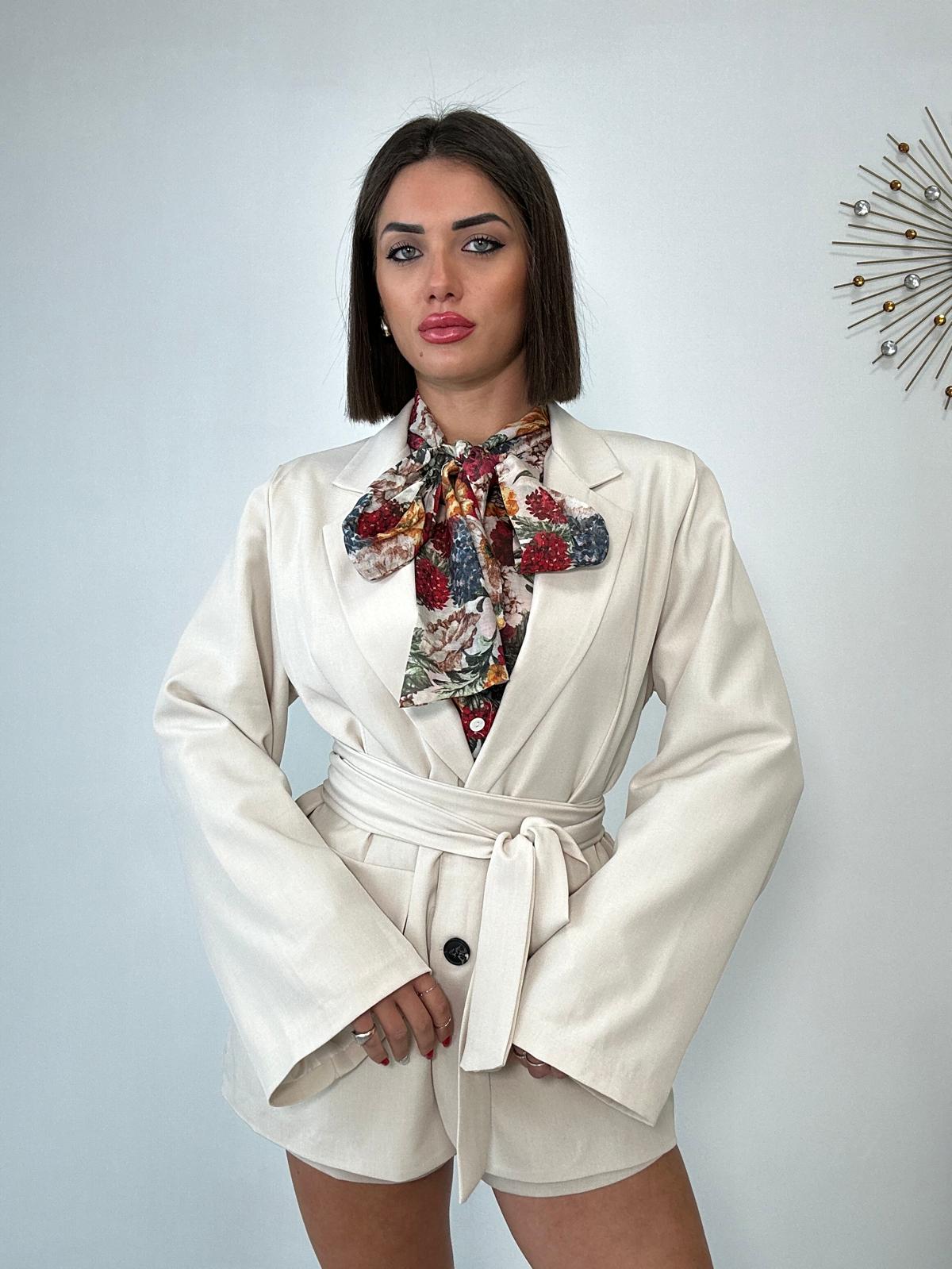 Blazer con cintura - Beige
