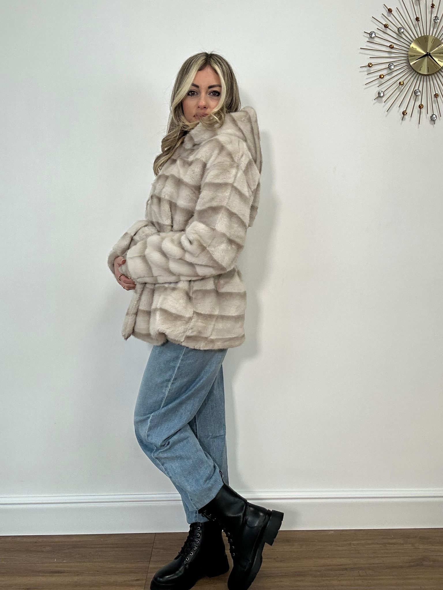 Cappotto in ecopelliccia PJ8215 - Beige