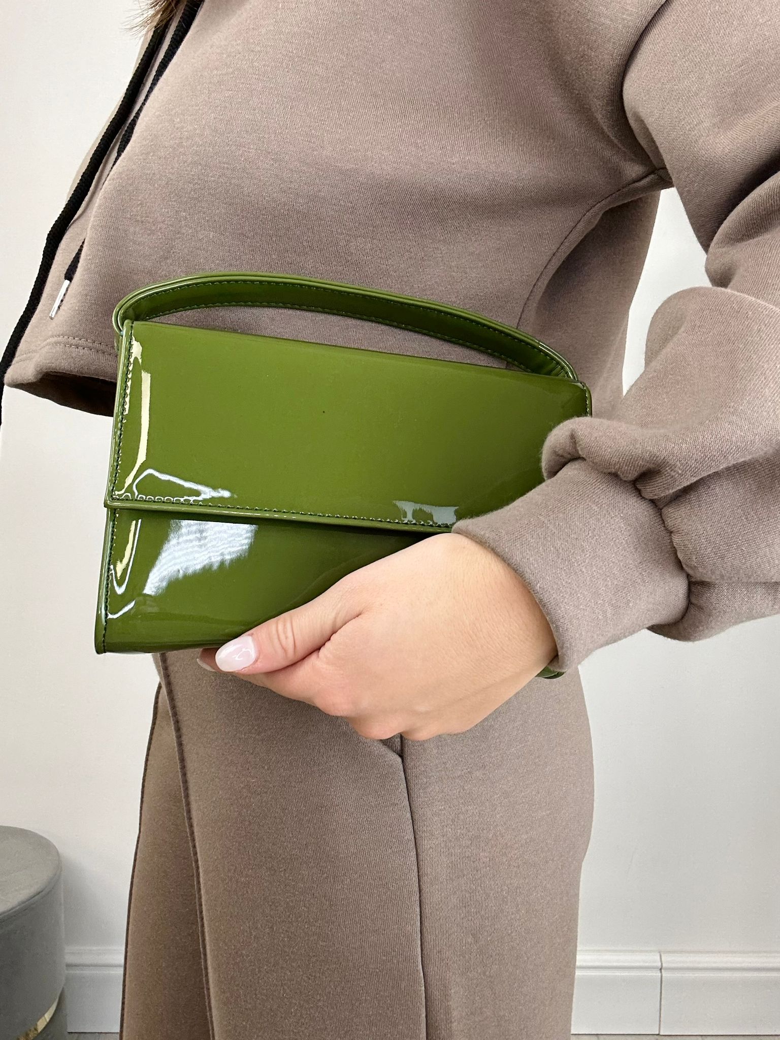 Sac Jessica en cuir verni avec pendentif - Vert