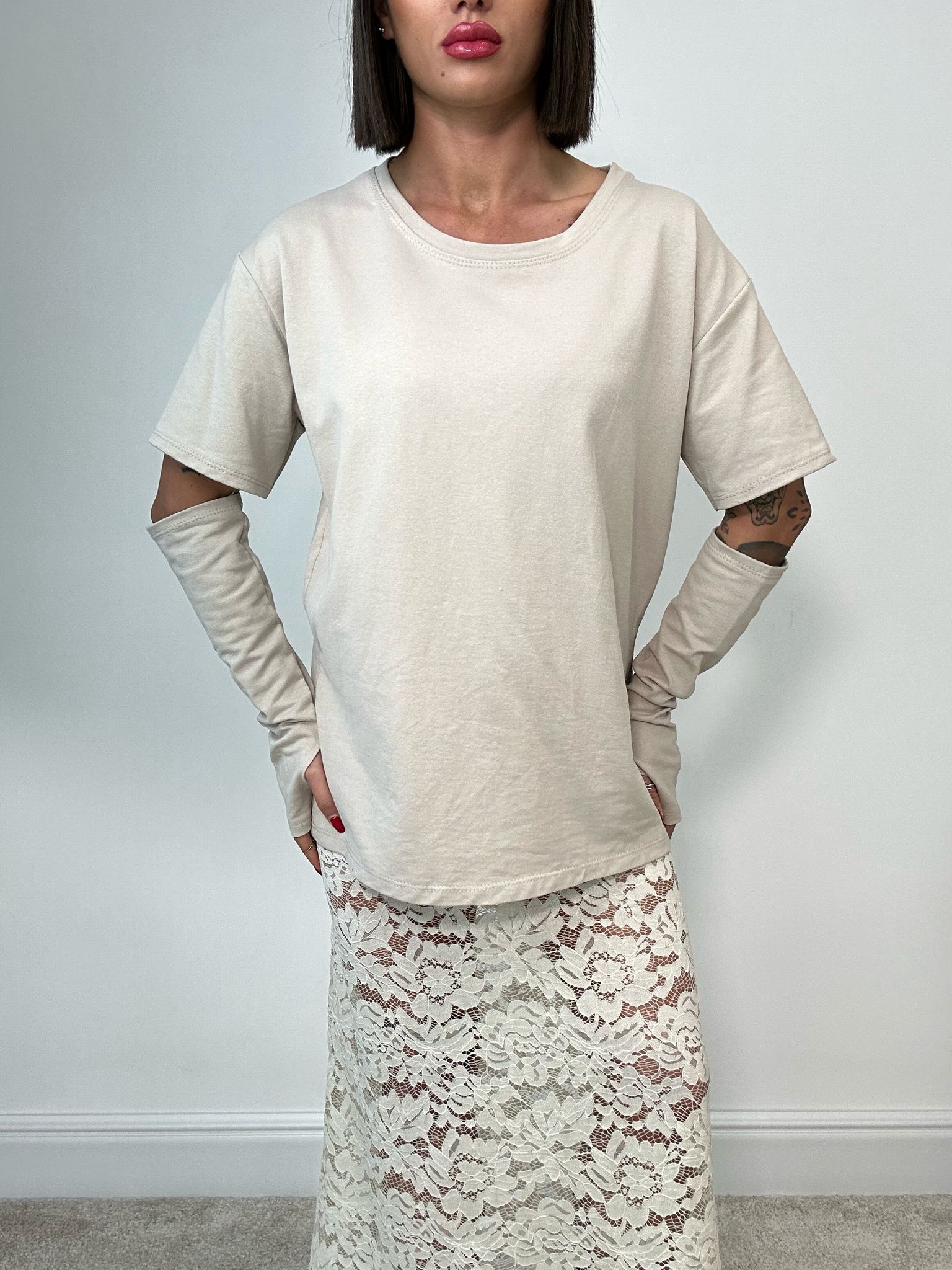 T-Shirt con Manicotti - Beige