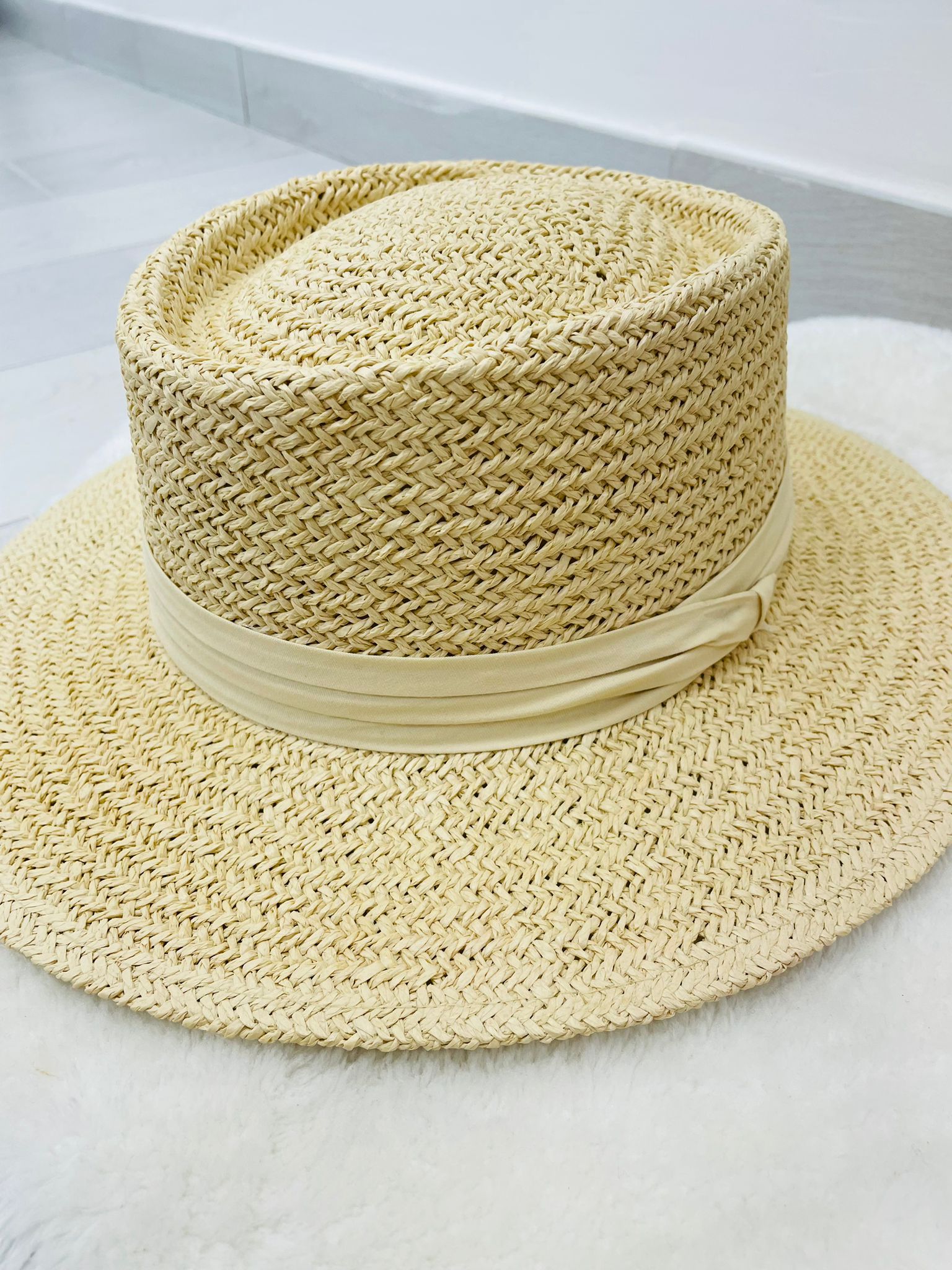 Cappello in paglia con fascia panna - FR23