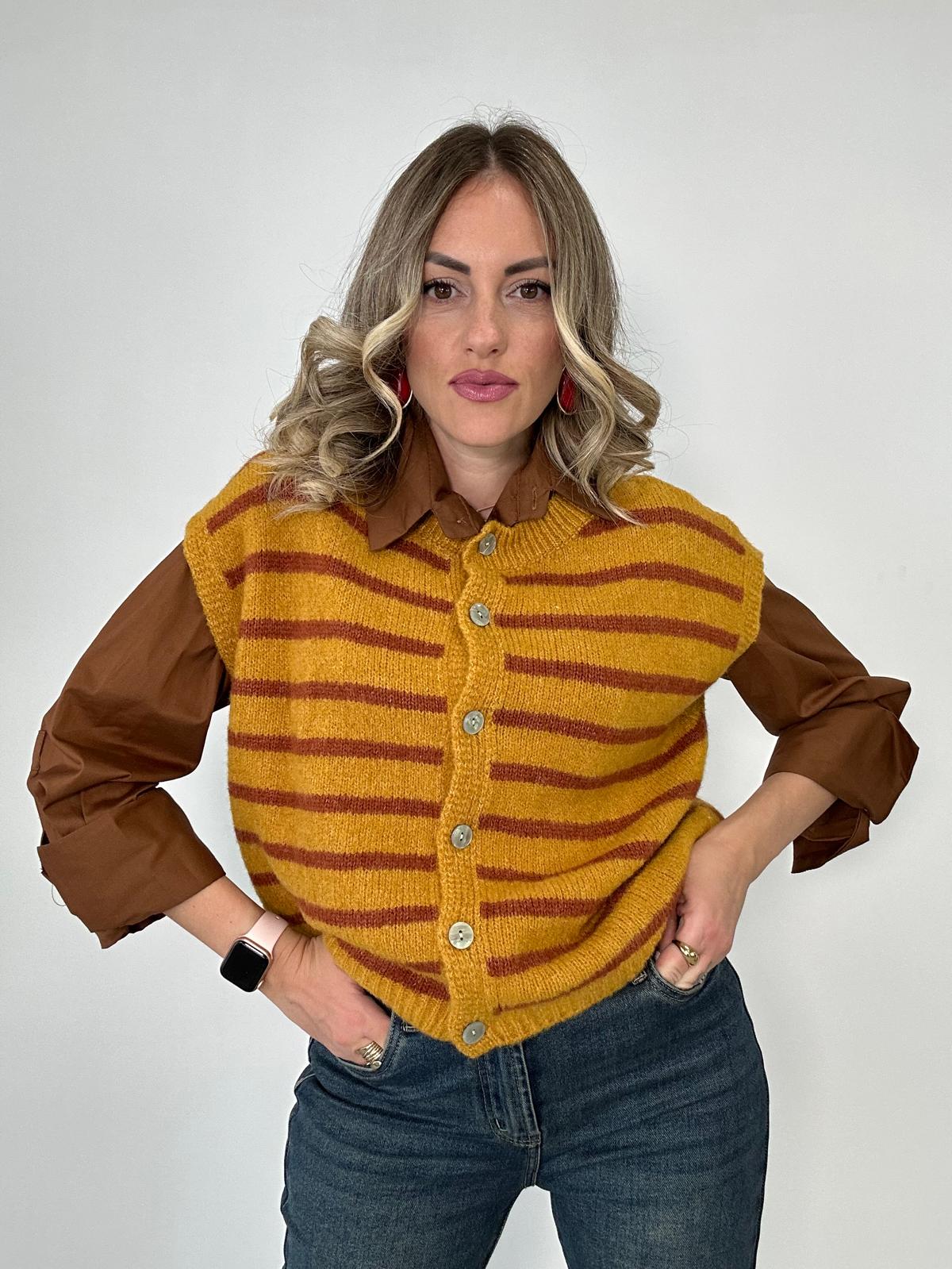 Gilet con bottoni 2796 - Senape