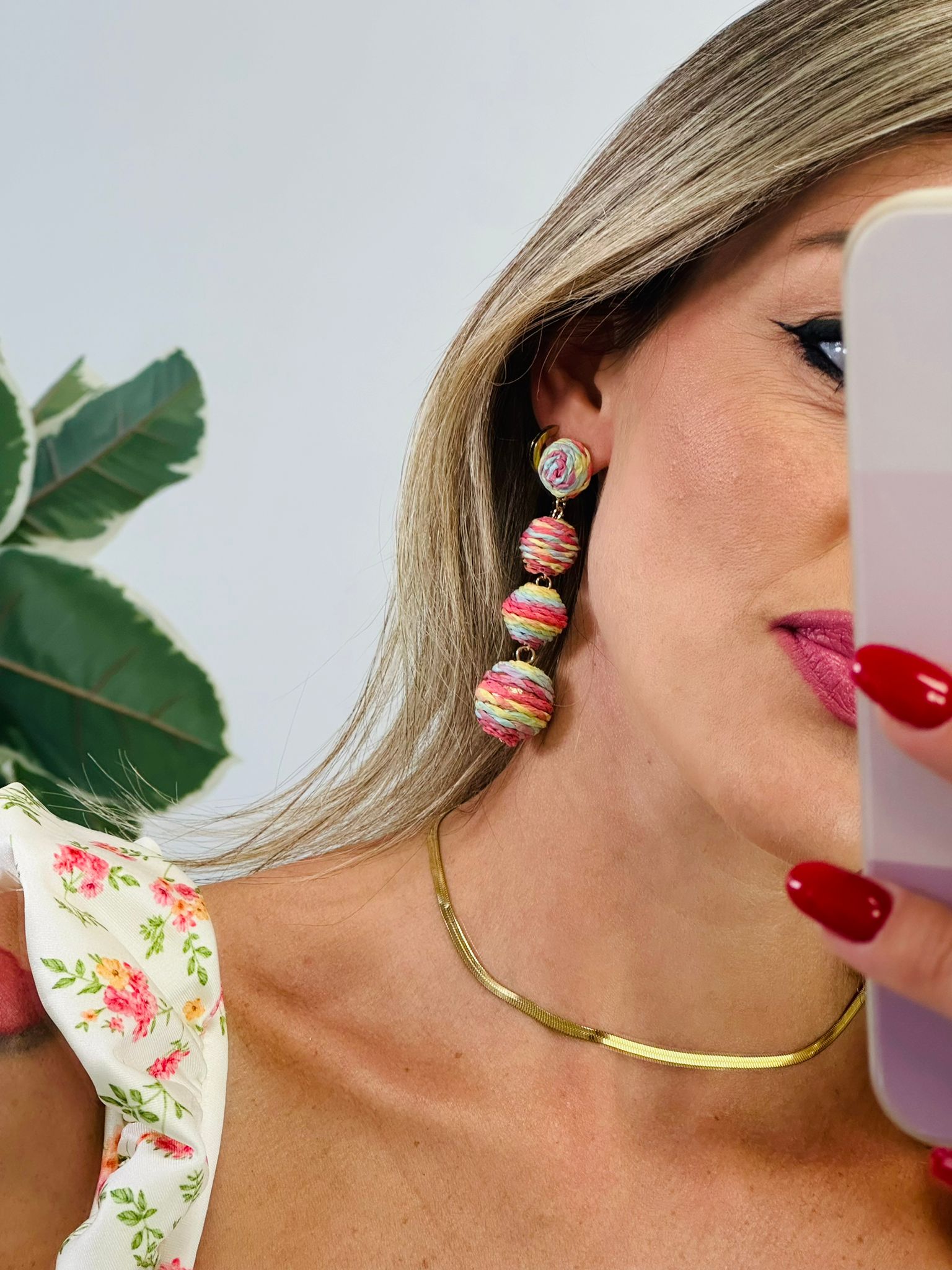 Orecchini pendenti con sfere multicolor