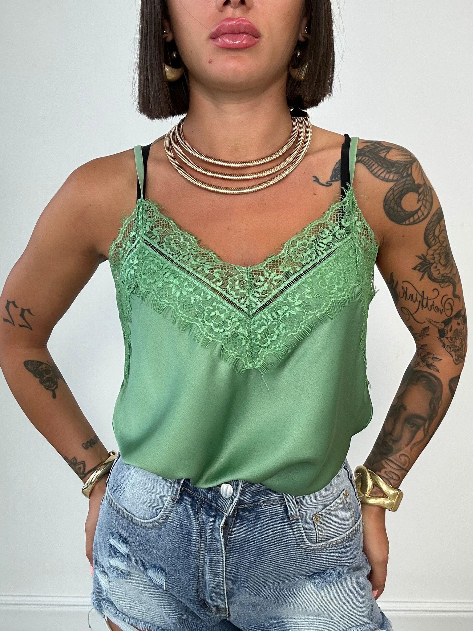 Top semplice effetto seta con pizzo - Verde