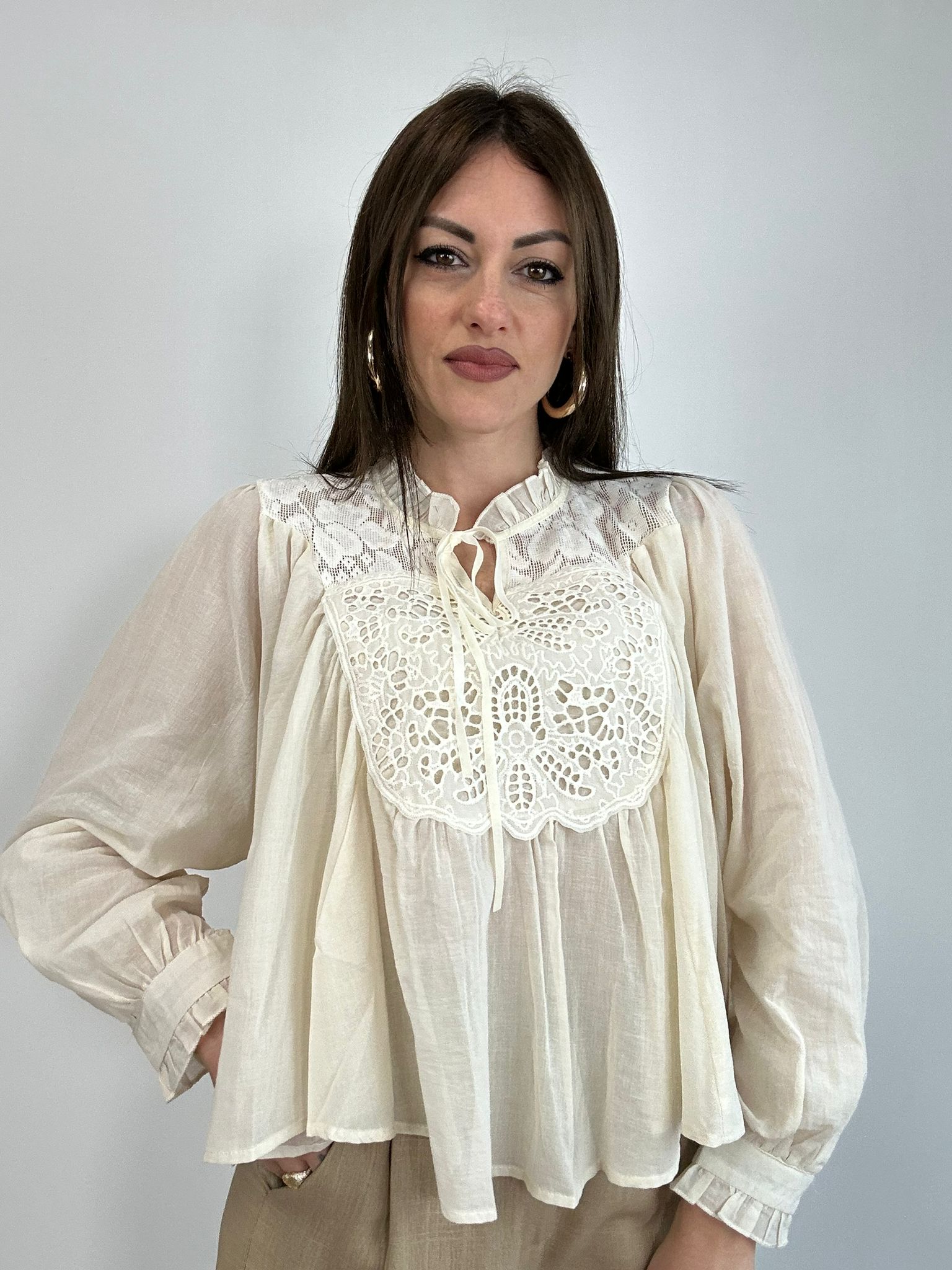 Camicetta H4339 con ricami - Beige