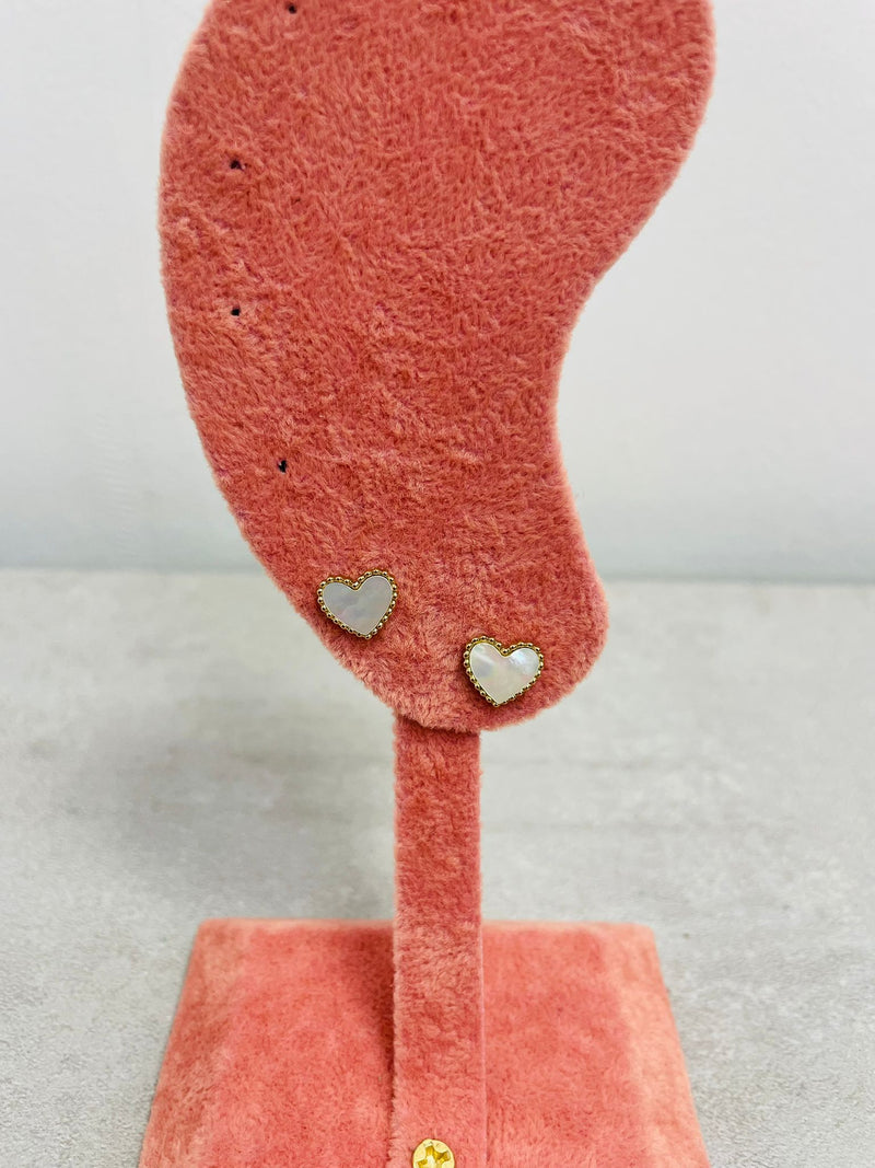Orecchini a cuore con interno bianco e bordino dorato